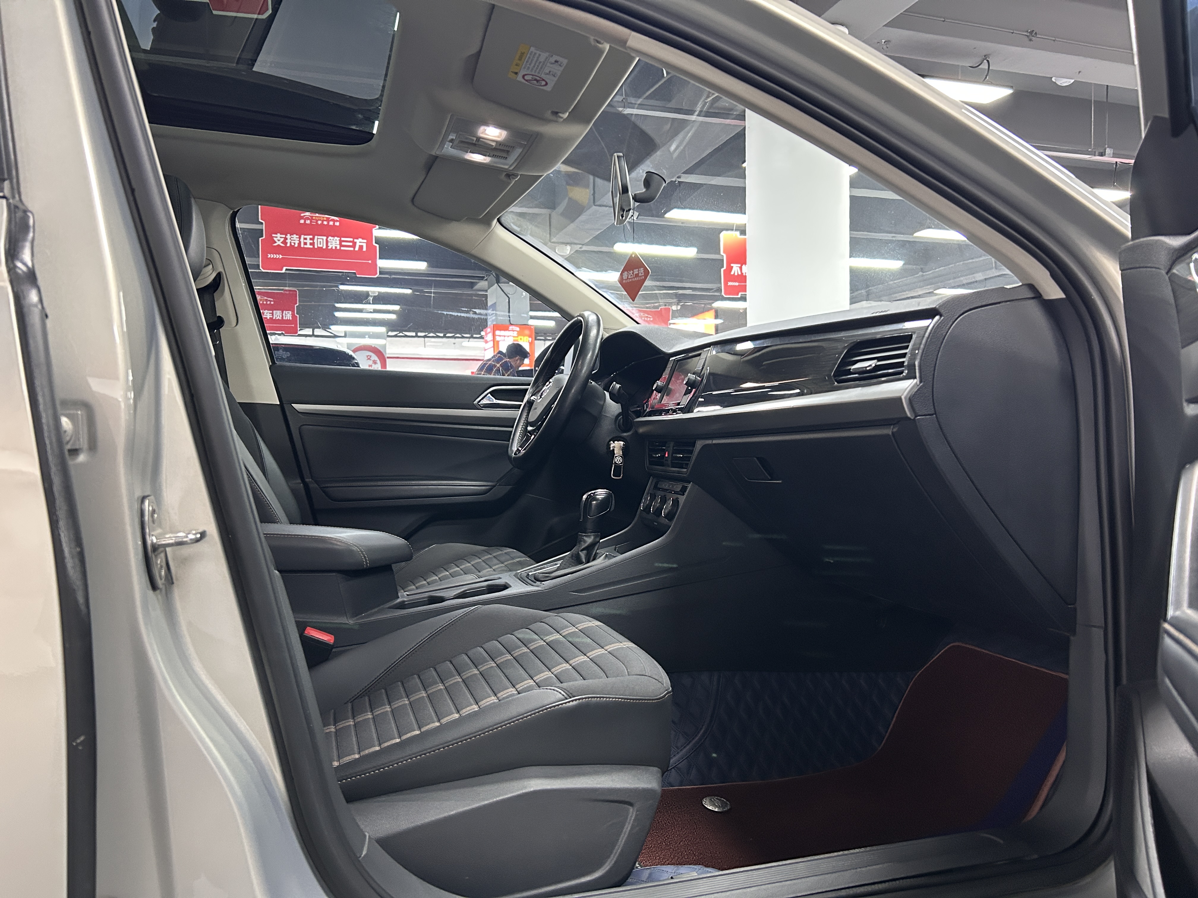 Volkswagen Lavida 2018 car image #19