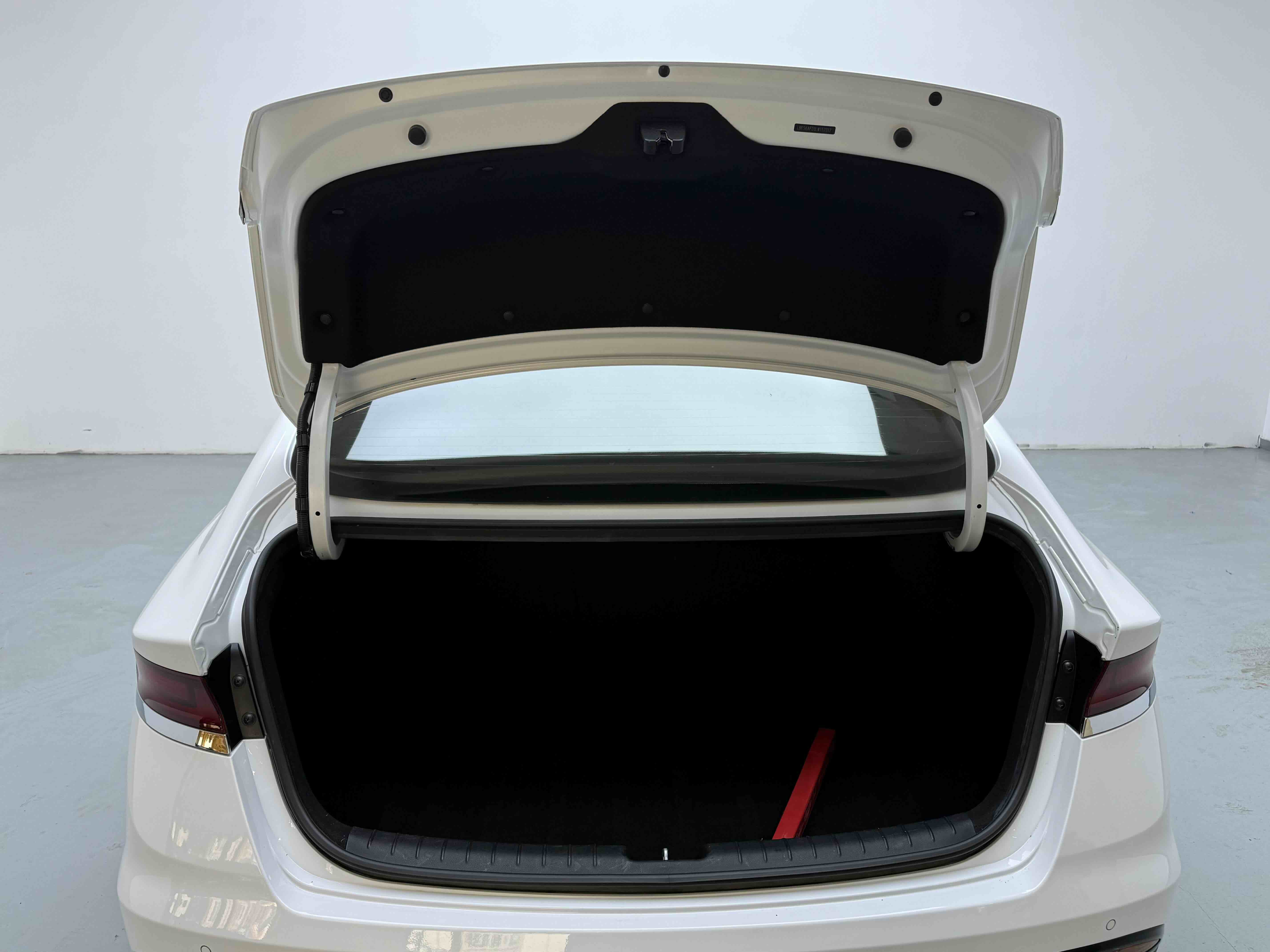 Hyundai Lafesta 2021 #19 Hyundai Lafesta 2021 car image #19