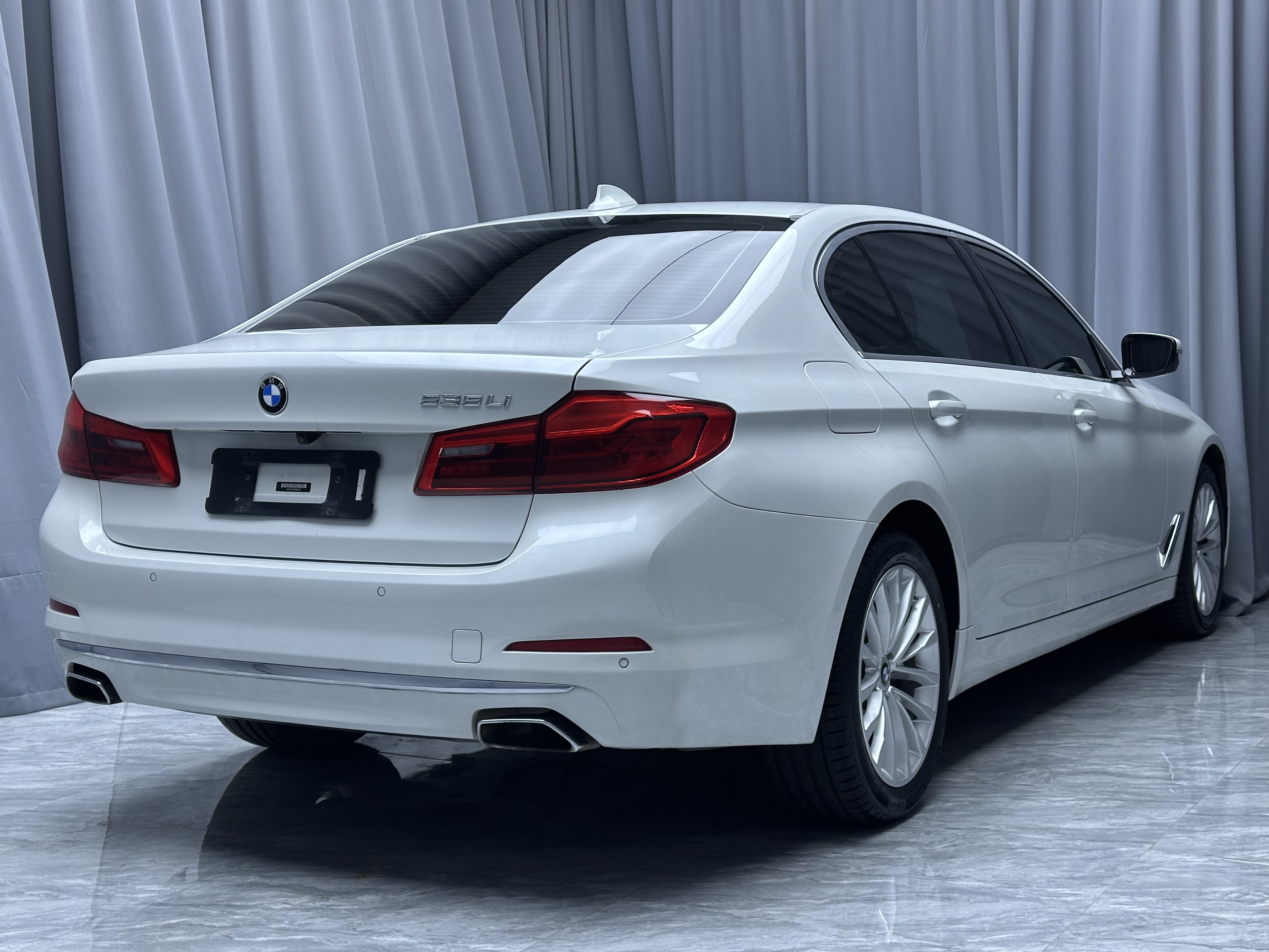 BMW 5 Series 2019 #19 BMW 5 Series 2019 car image #19