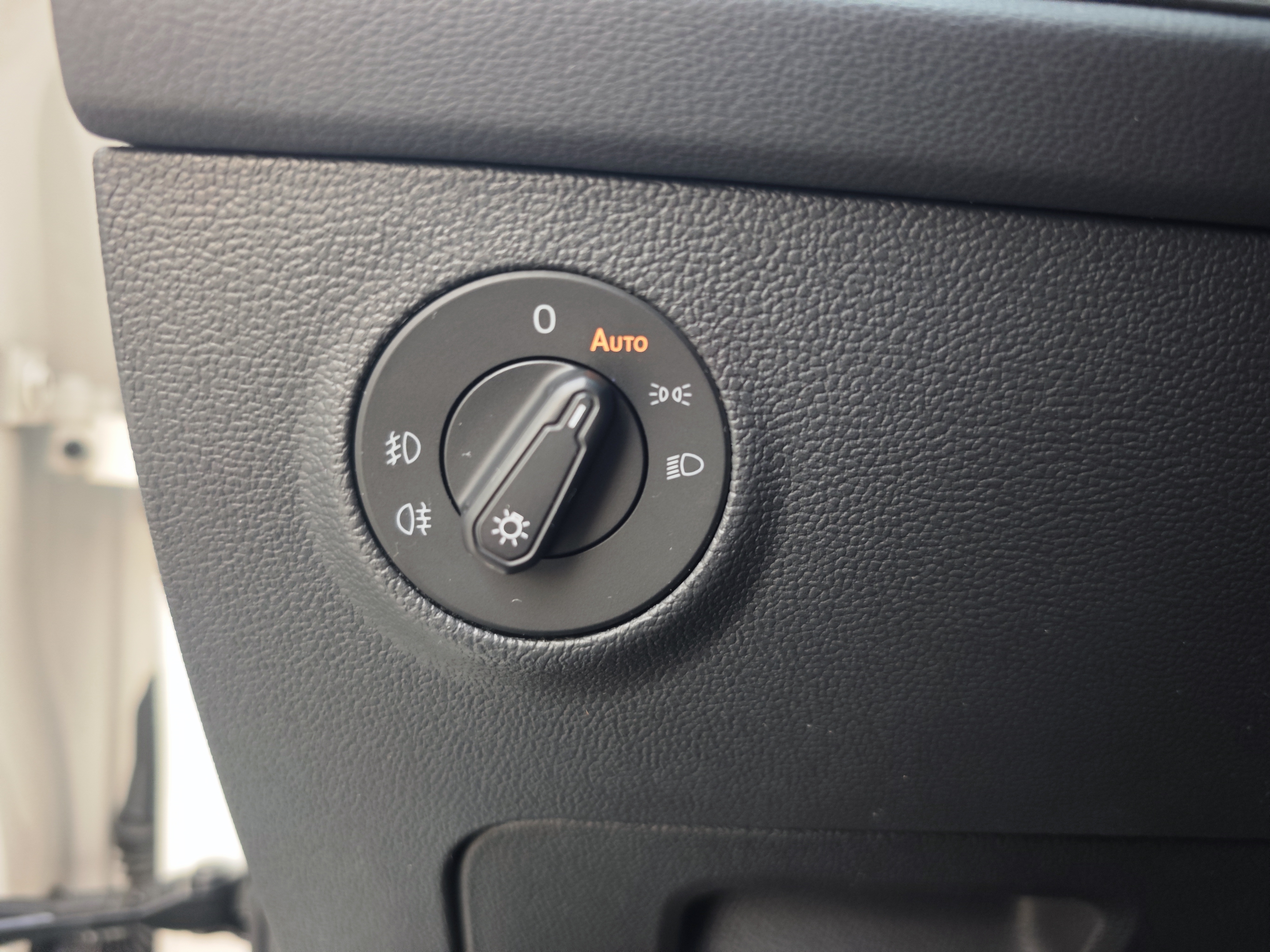 Volkswagen Tharu 2019 car image #19
