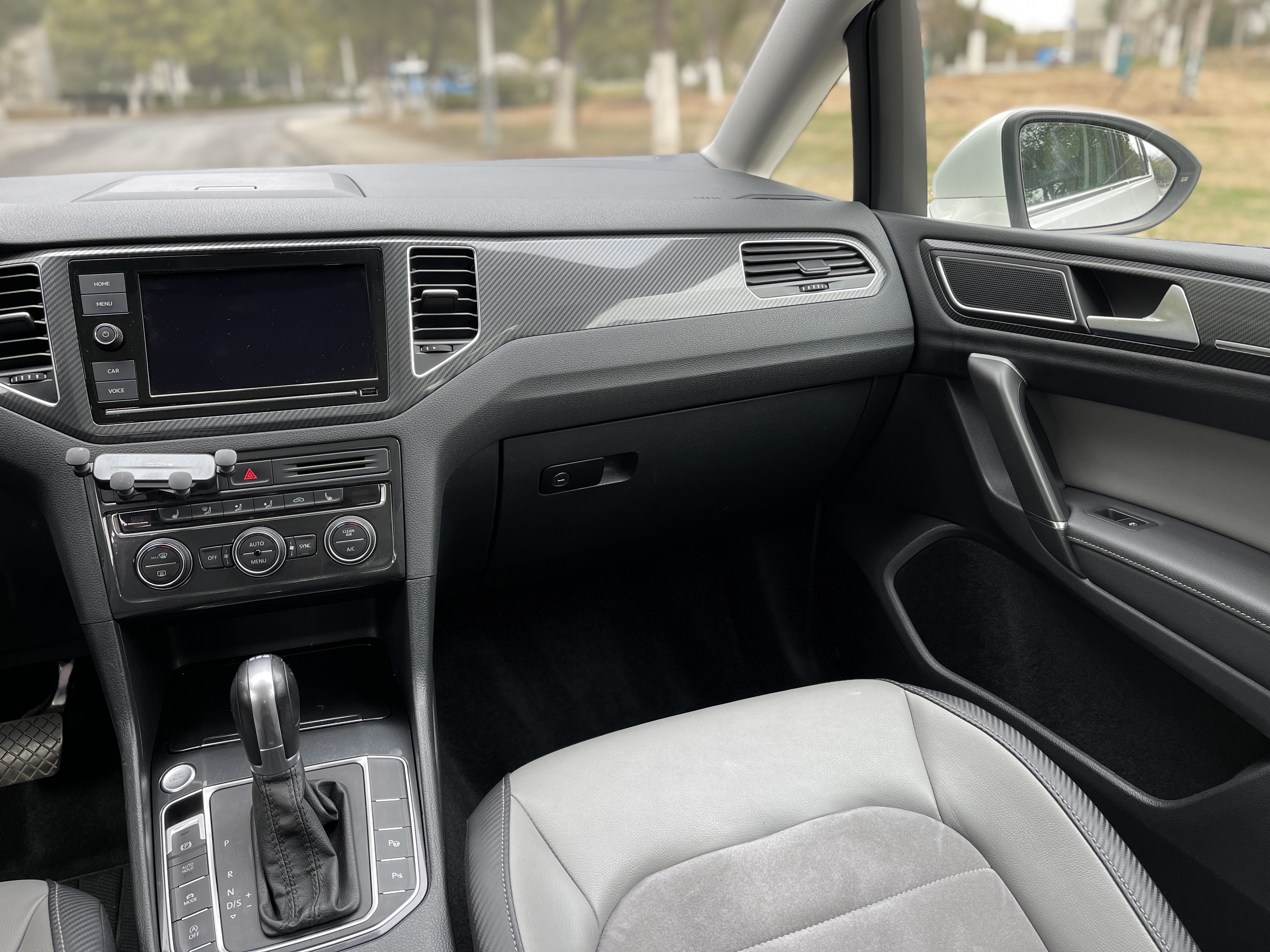 Volkswagen 2019 car image #19