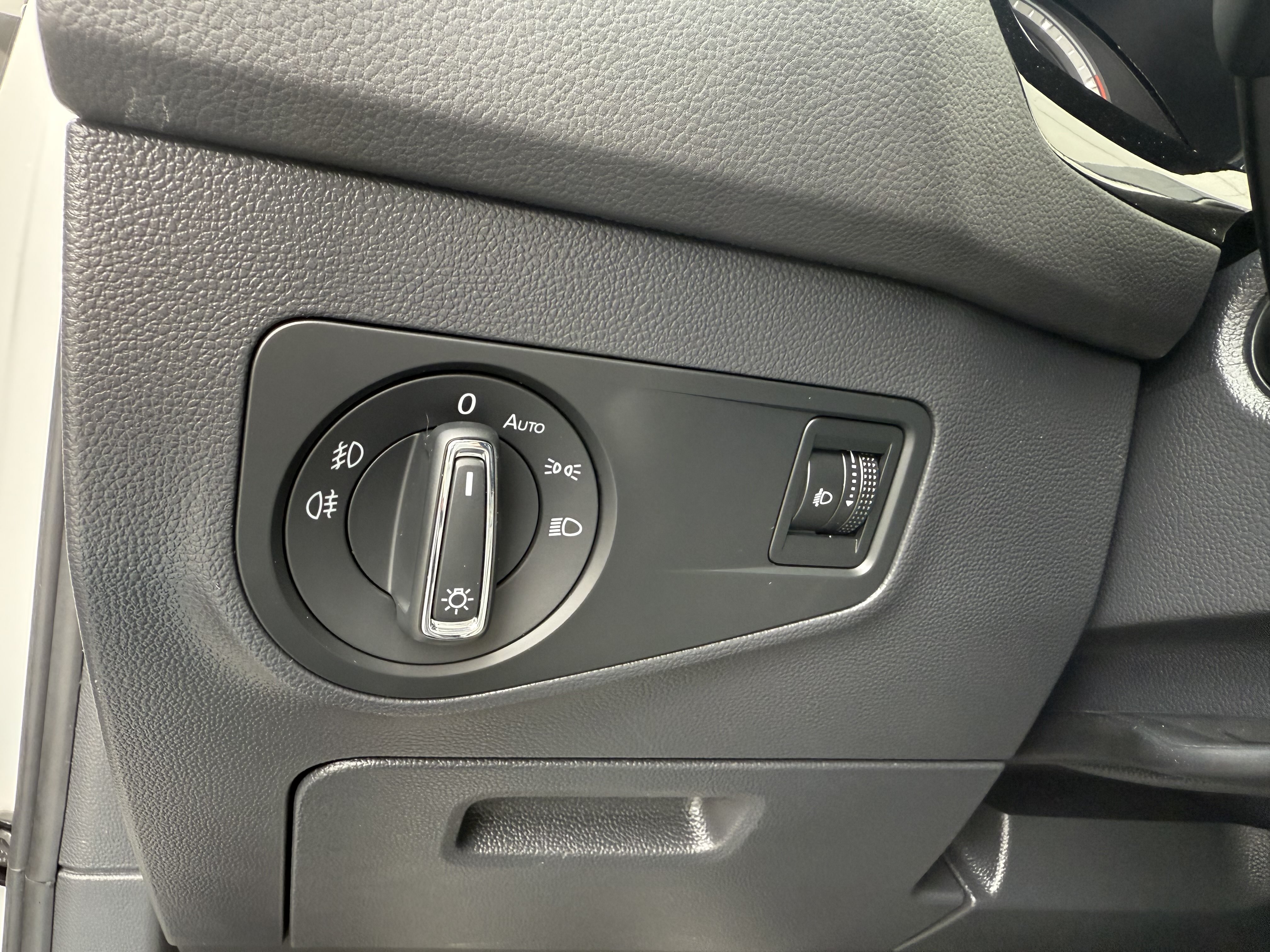 Volkswagen Tiguan L 2019 #19 Volkswagen Tiguan L 2019 car image #19
