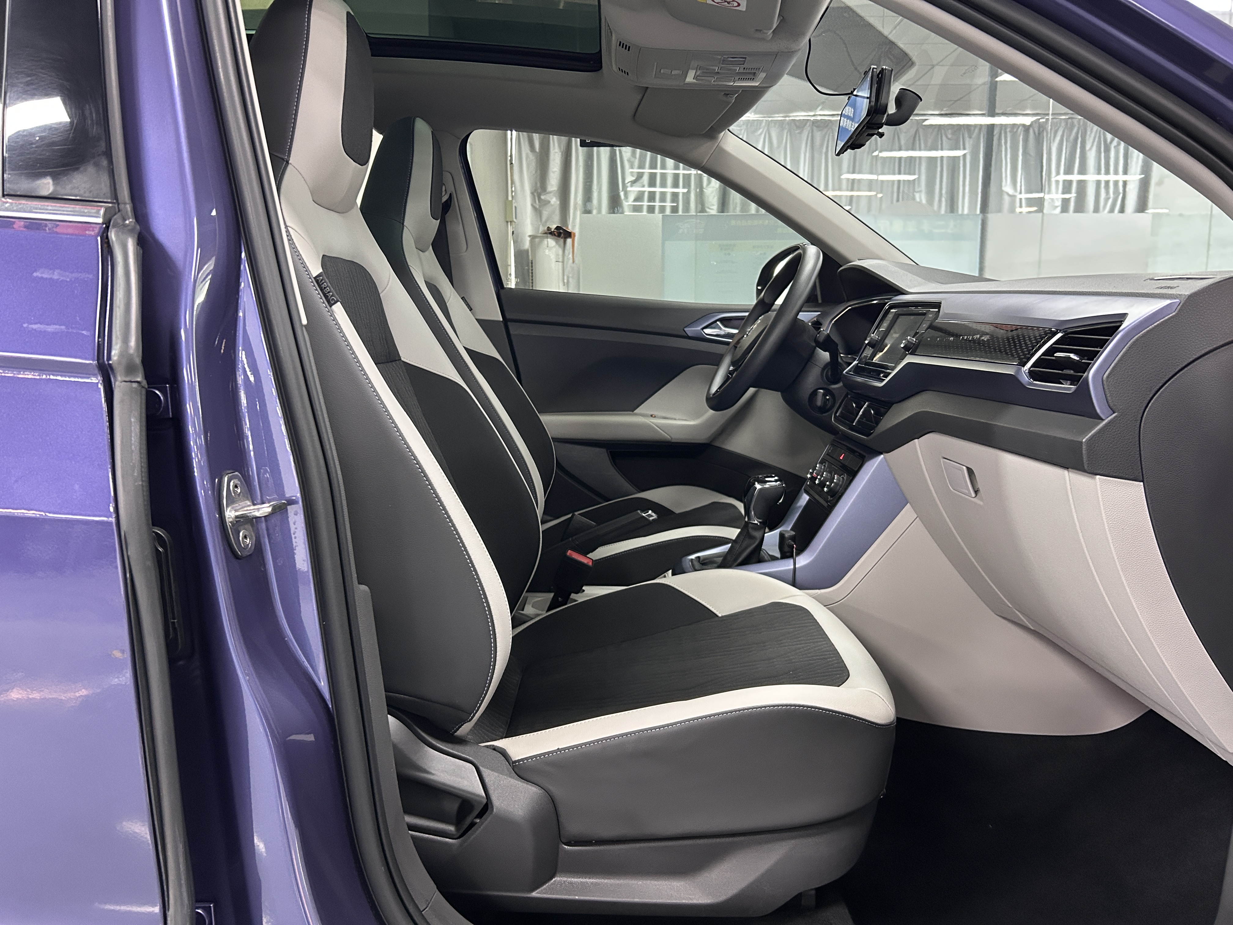 Volkswagen T-Cross 2020 #19 Volkswagen T-Cross 2020 car image #19