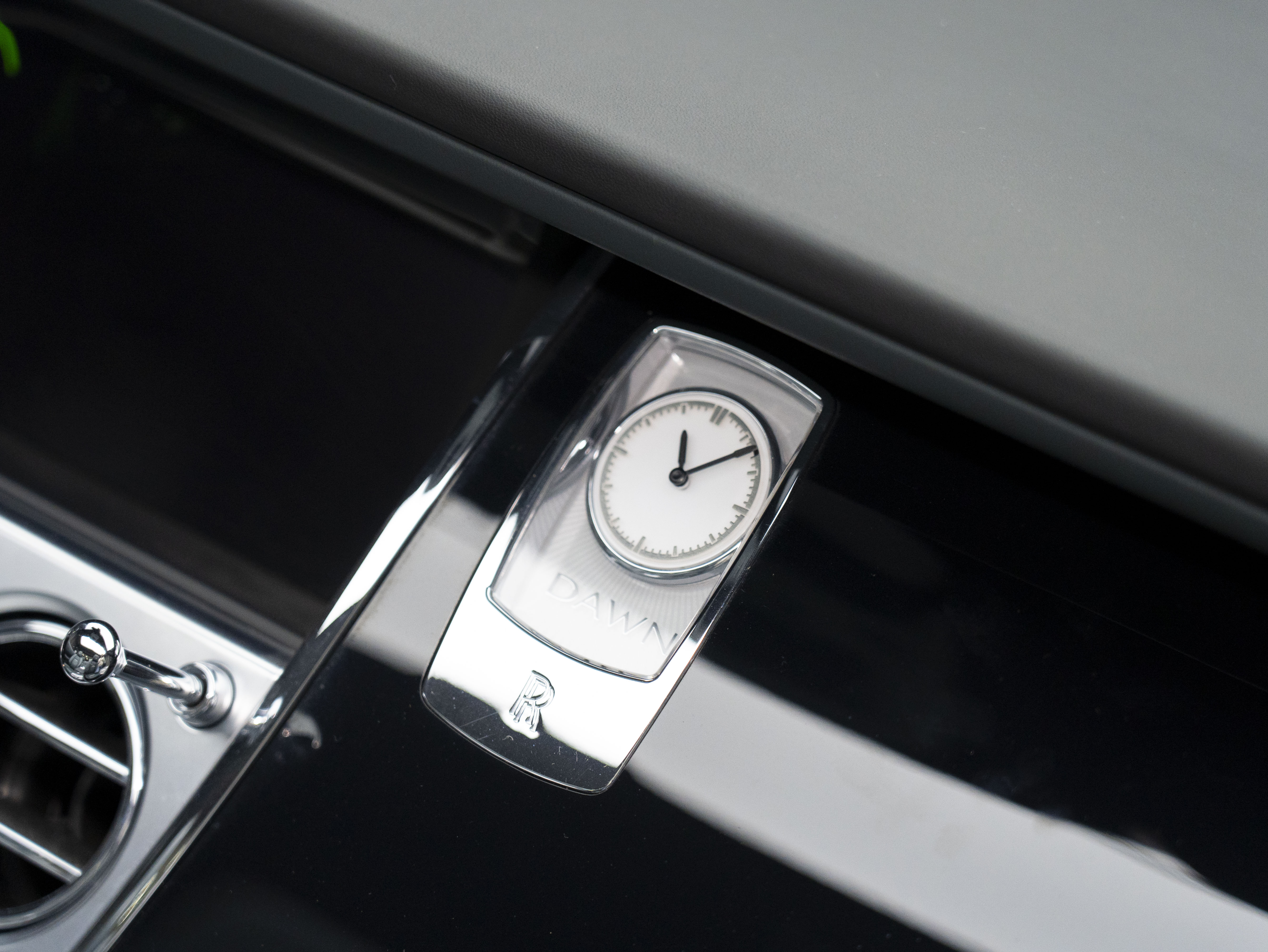 Rolls-Royce Dawn 2019 car image #19