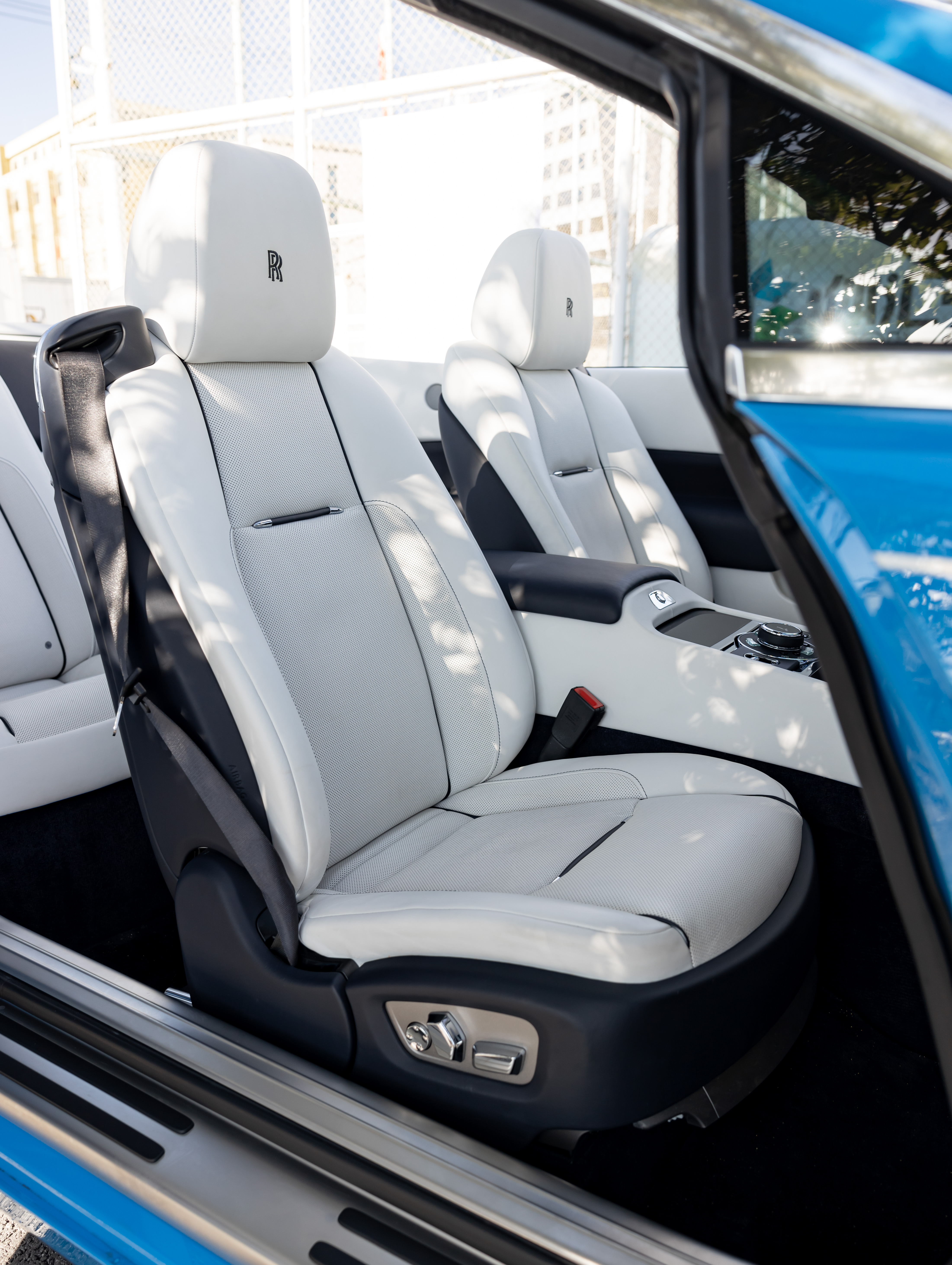 Rolls-Royce Dawn 2020 car image #19