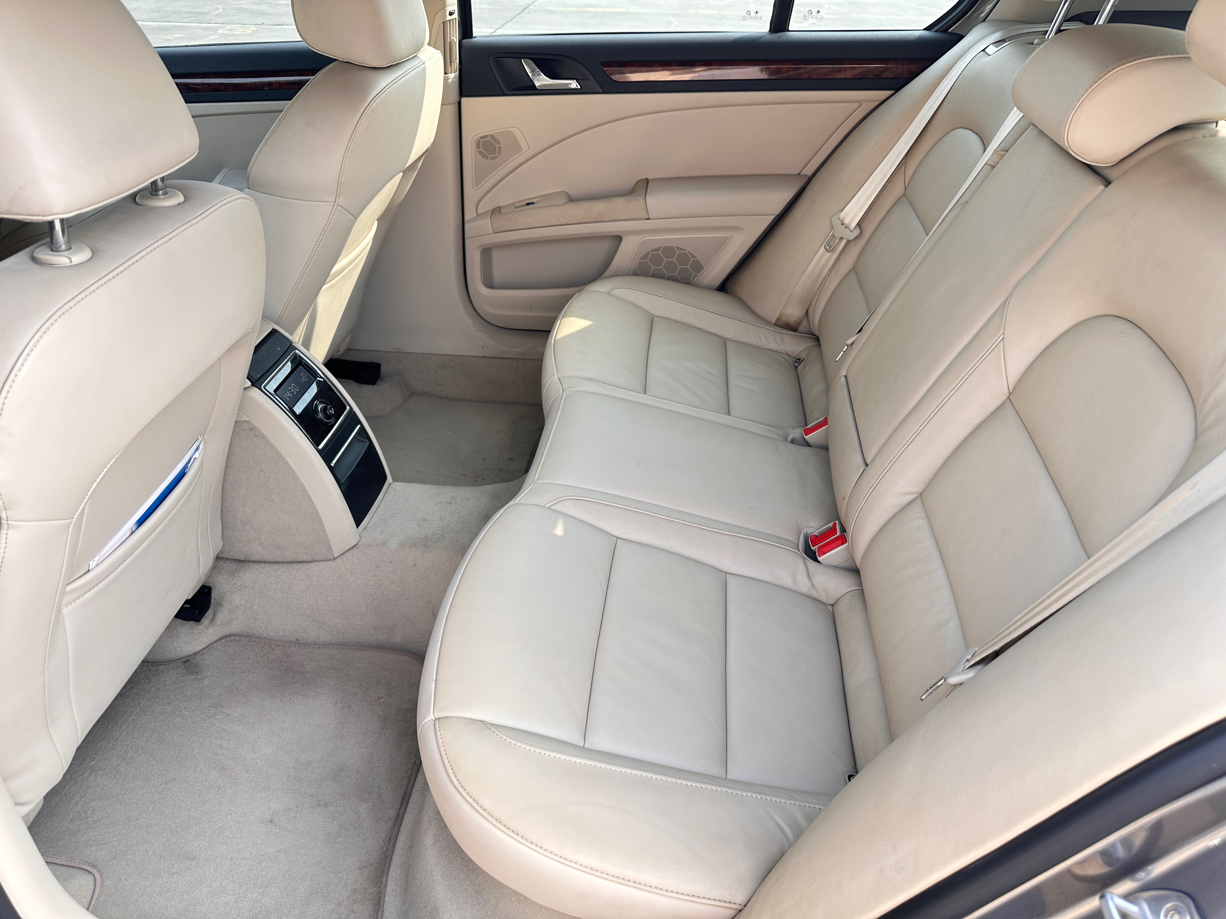 Skoda Superb 2011 car image #19