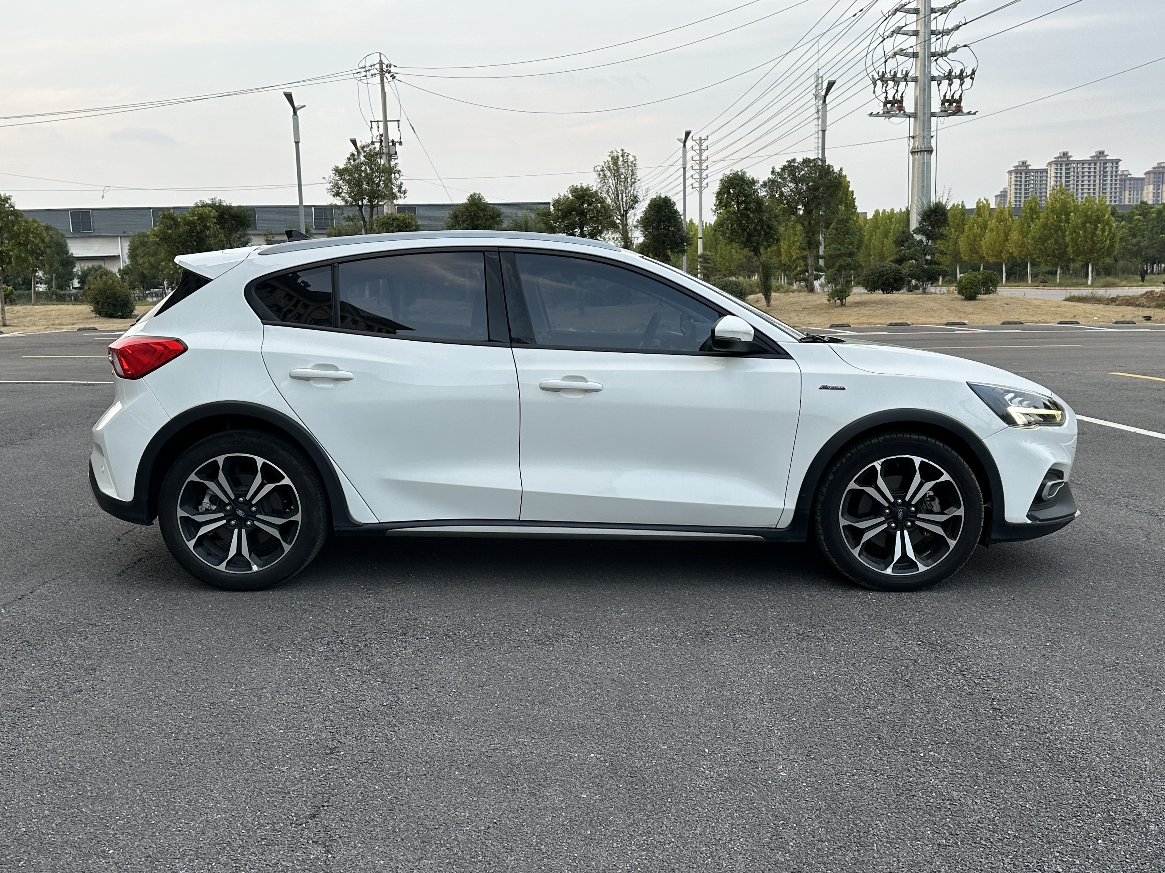 Ford Focus Active 2020 car image #19