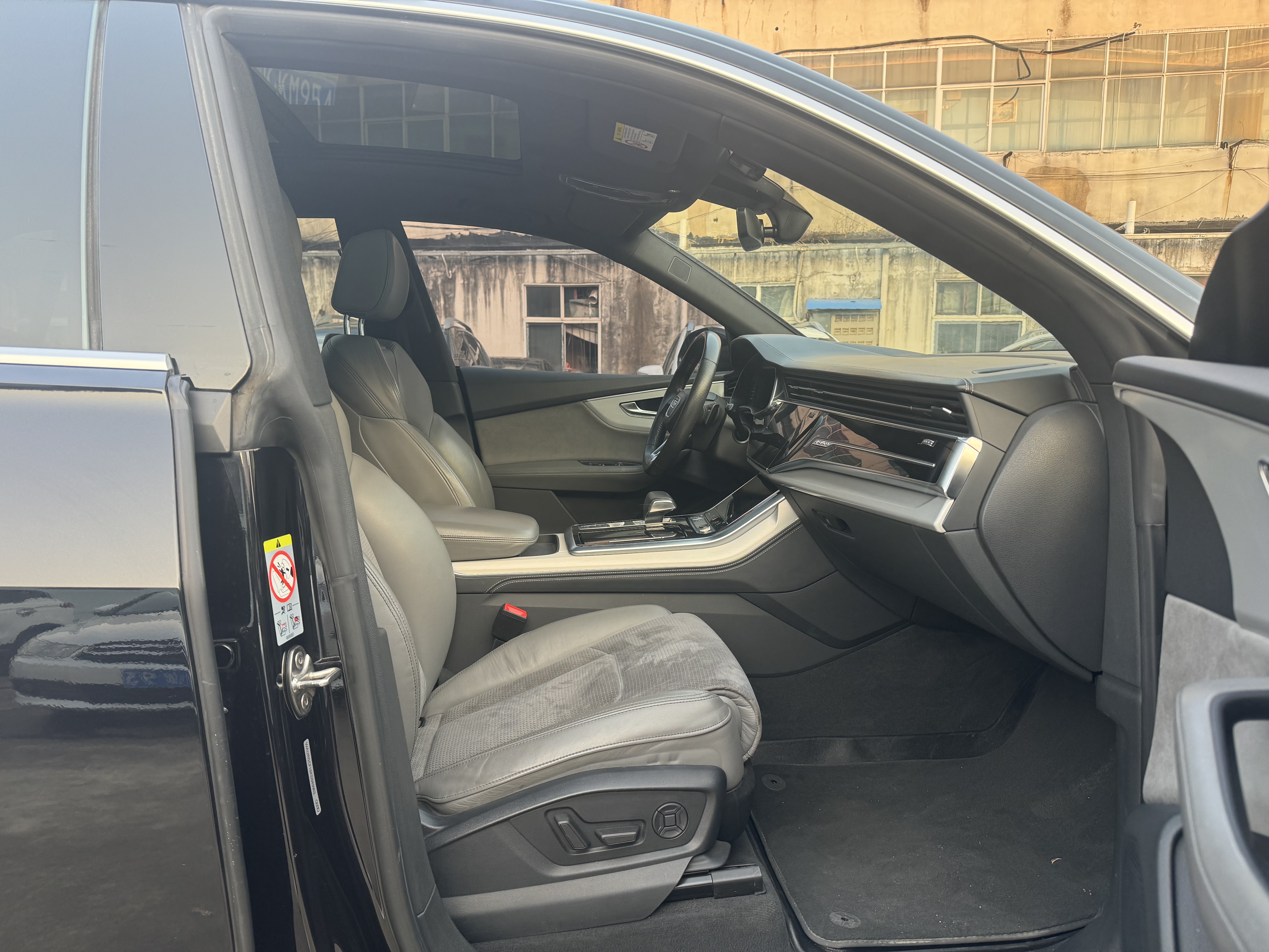 Audi Q8 2020 car image #19