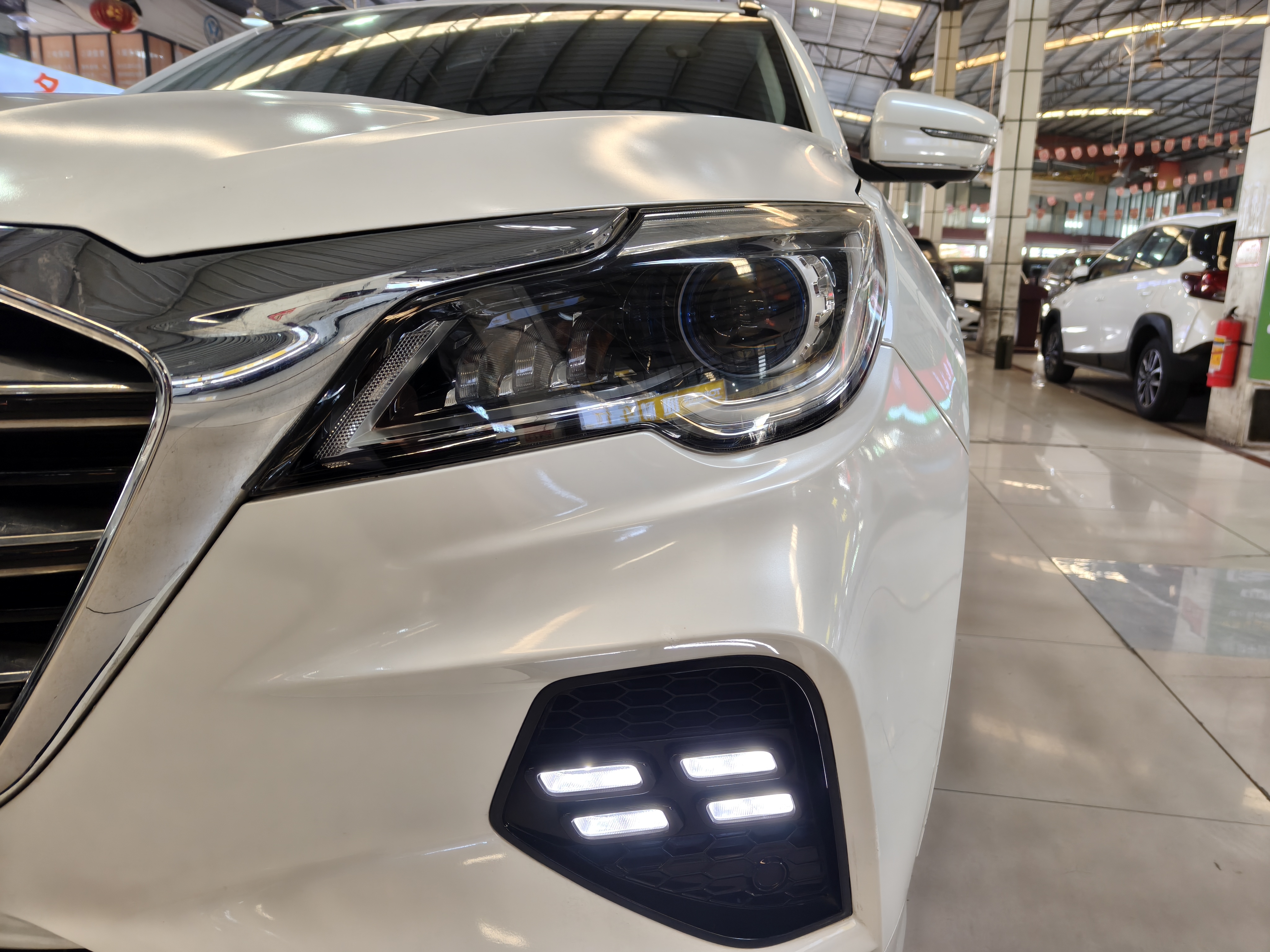 X70 2019 car image #19
