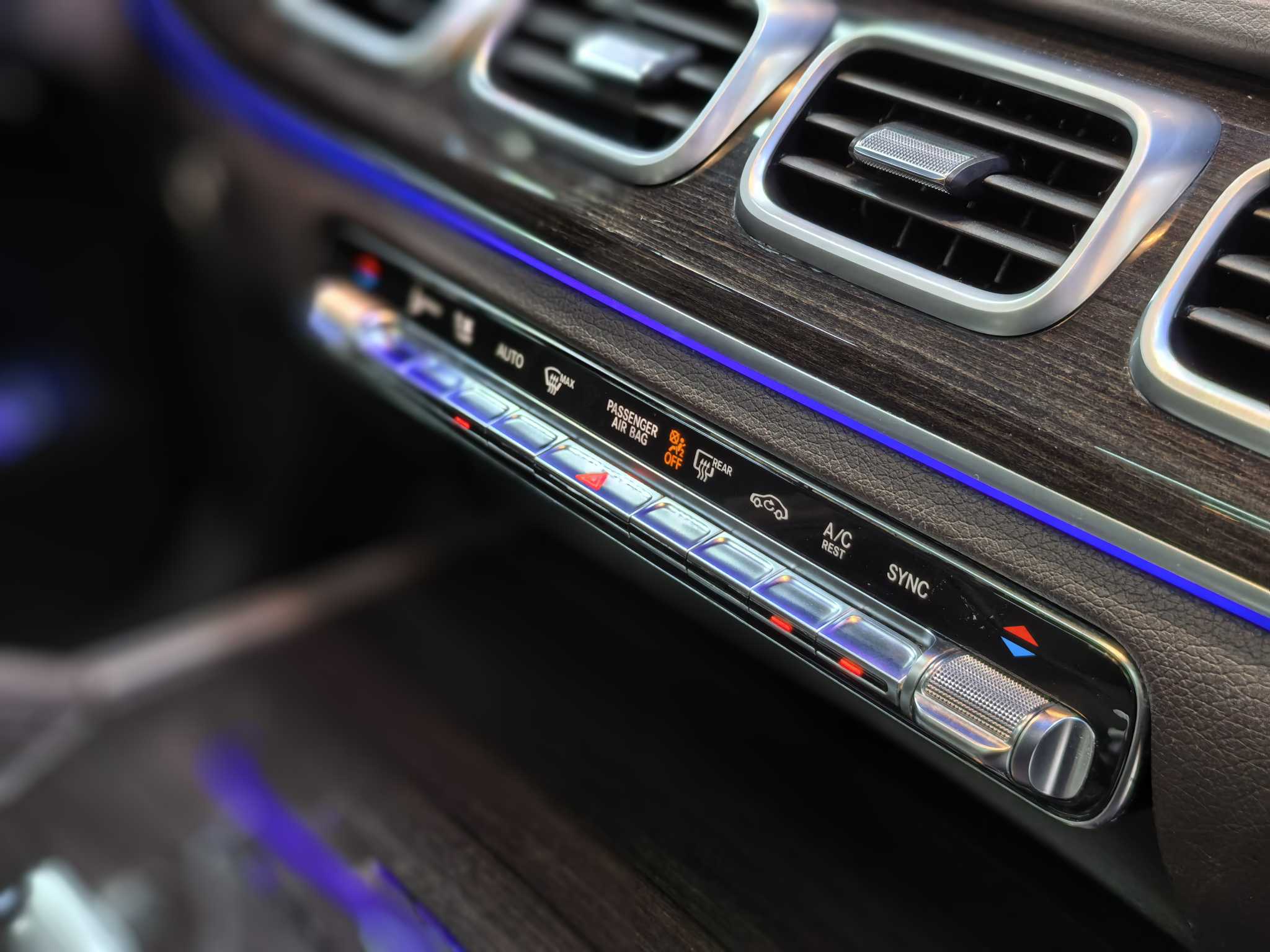 Mercedes-Benz GLE Class 2020 car image #19