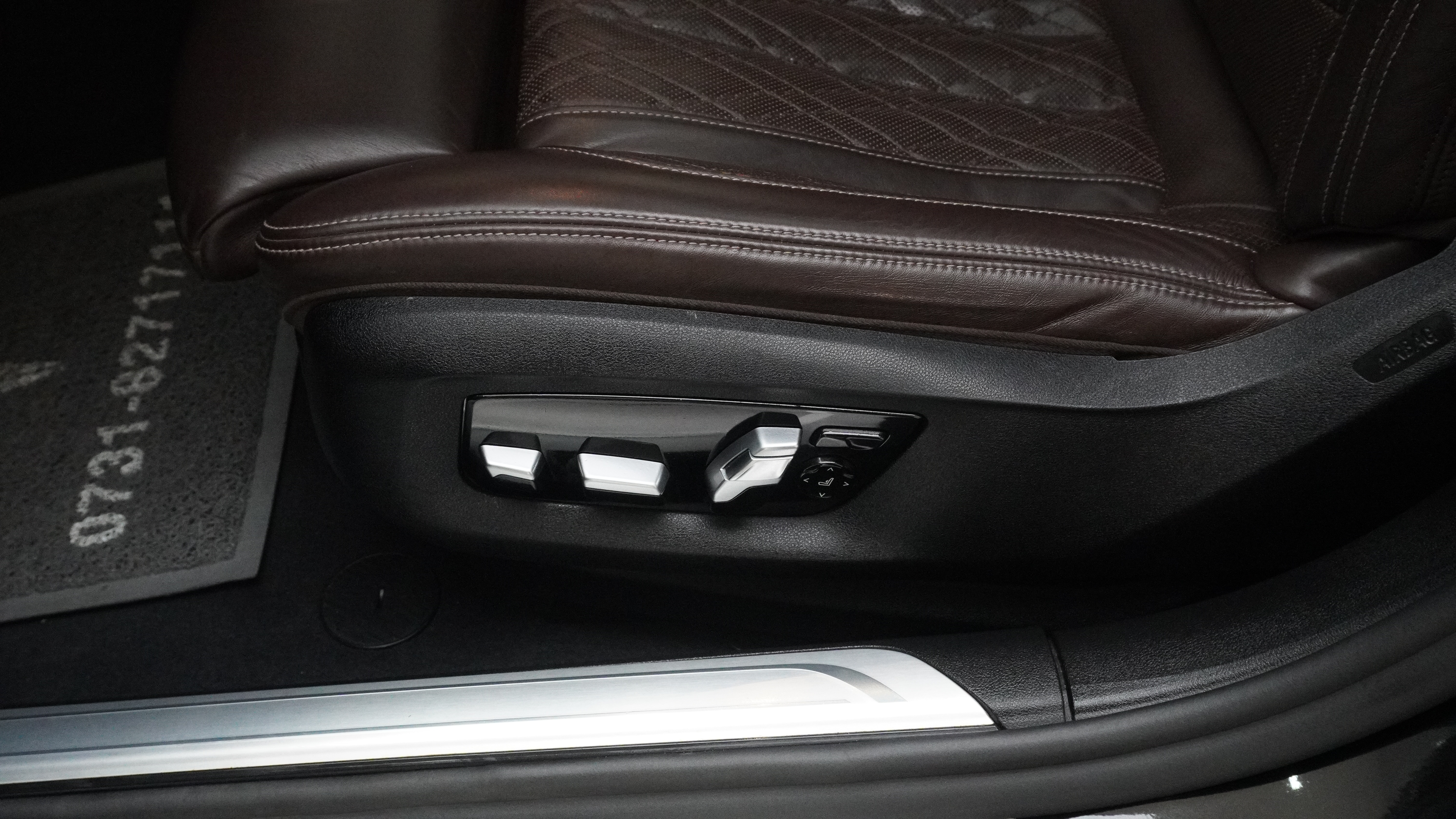 BMW 7 Series 2020 car image #19