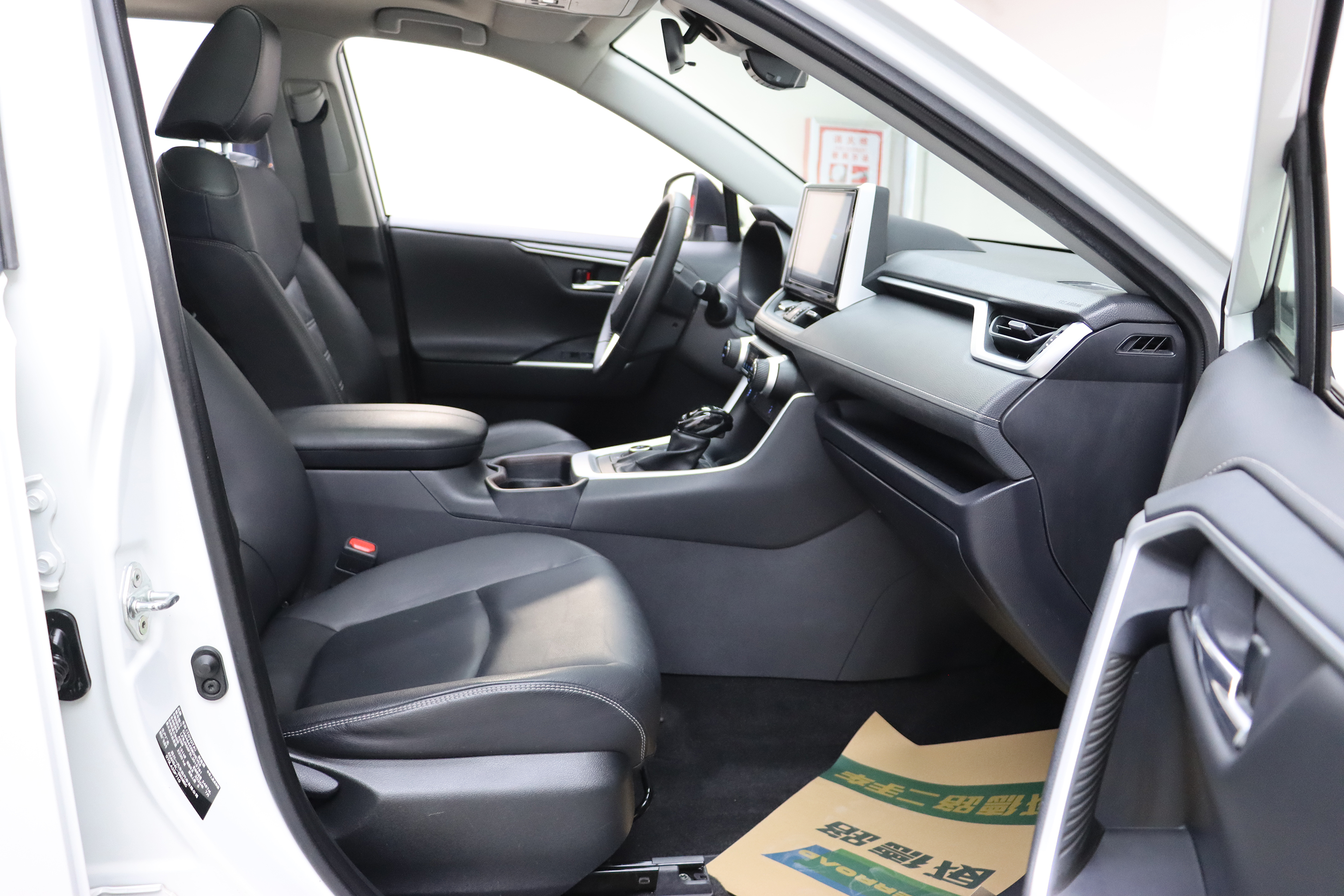 Toyota RAV4 2020 car image #19