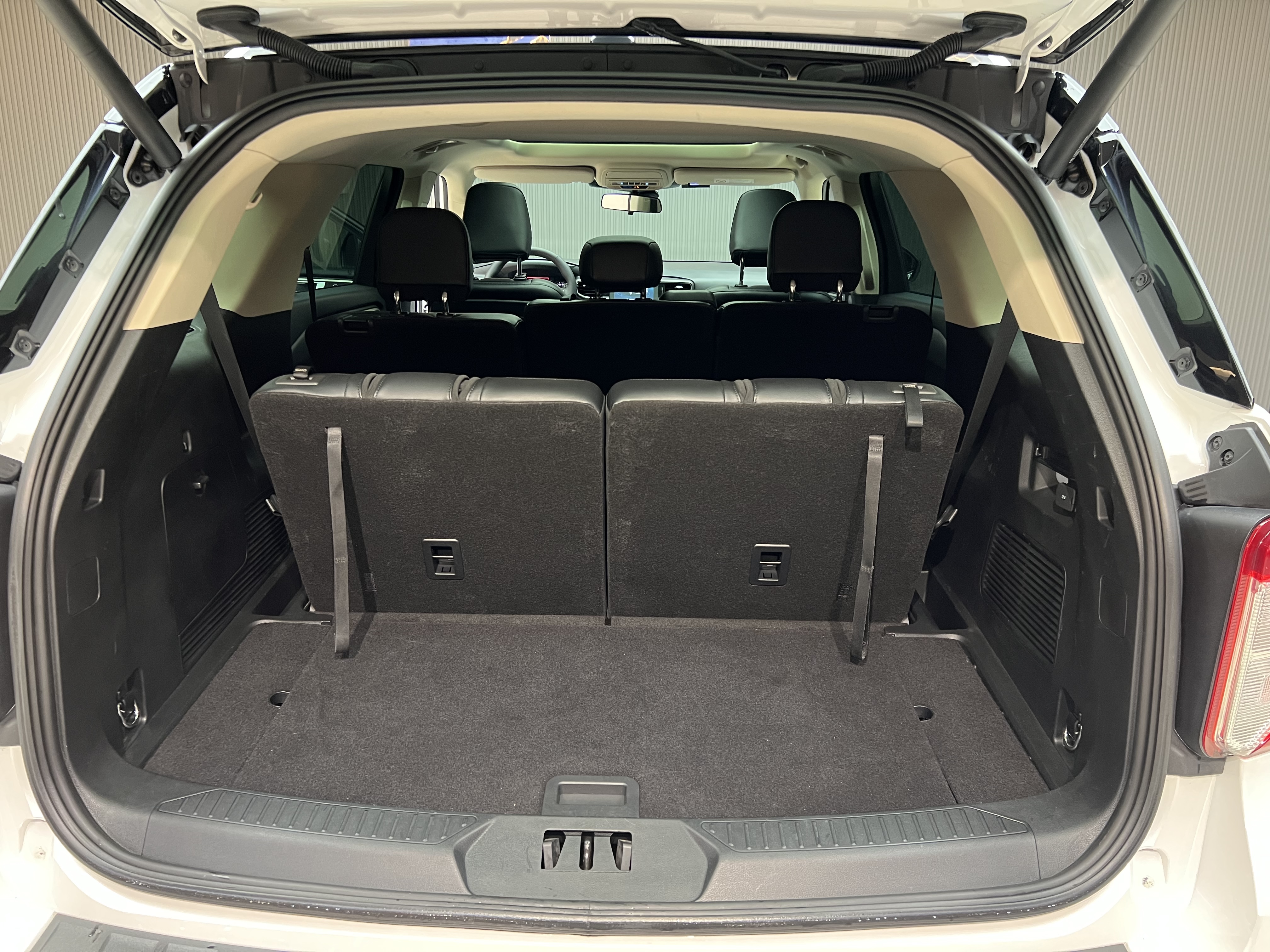 Ford Explorer 2021 car image #19