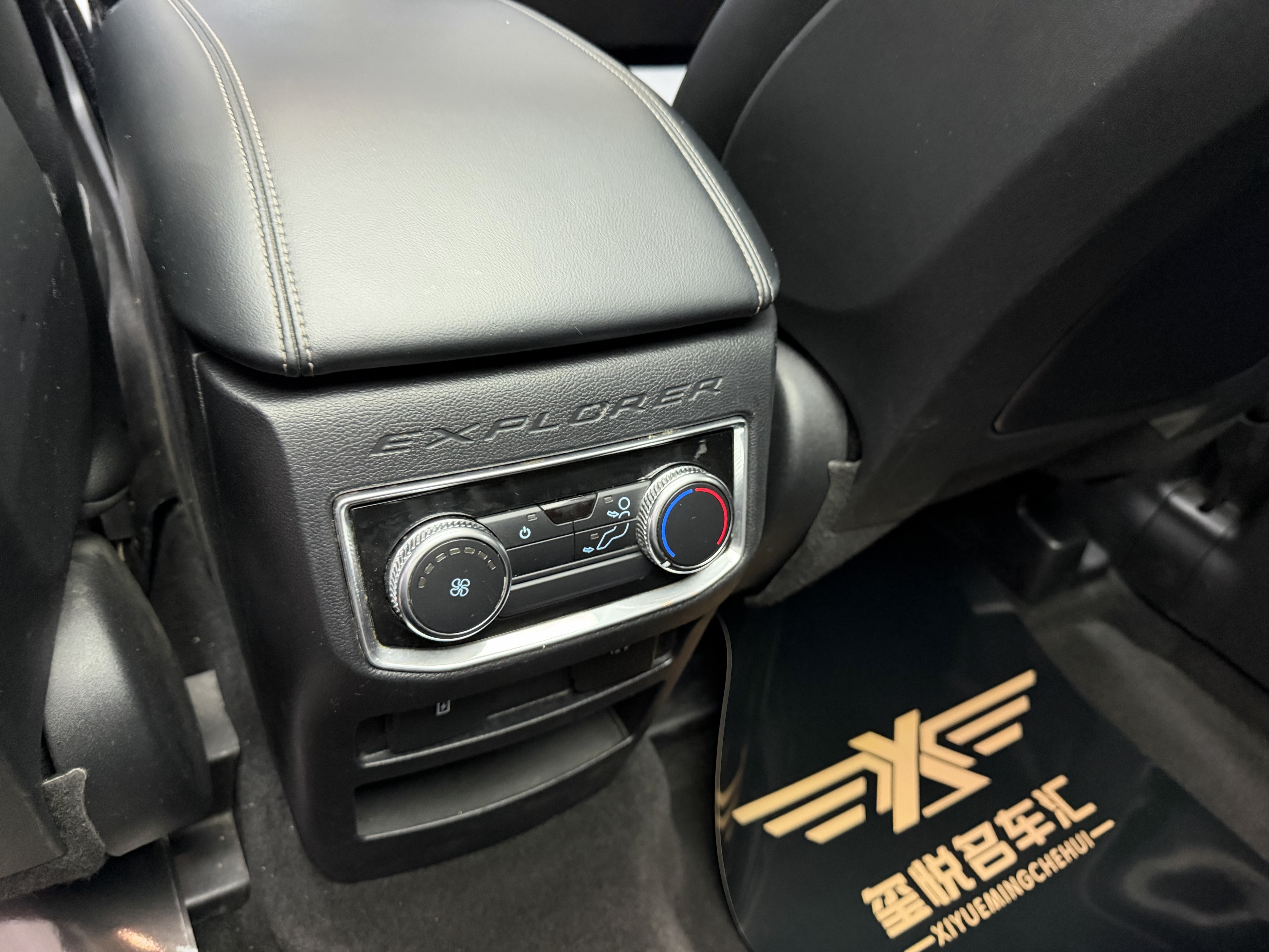 Ford Explorer 2022 car image #19