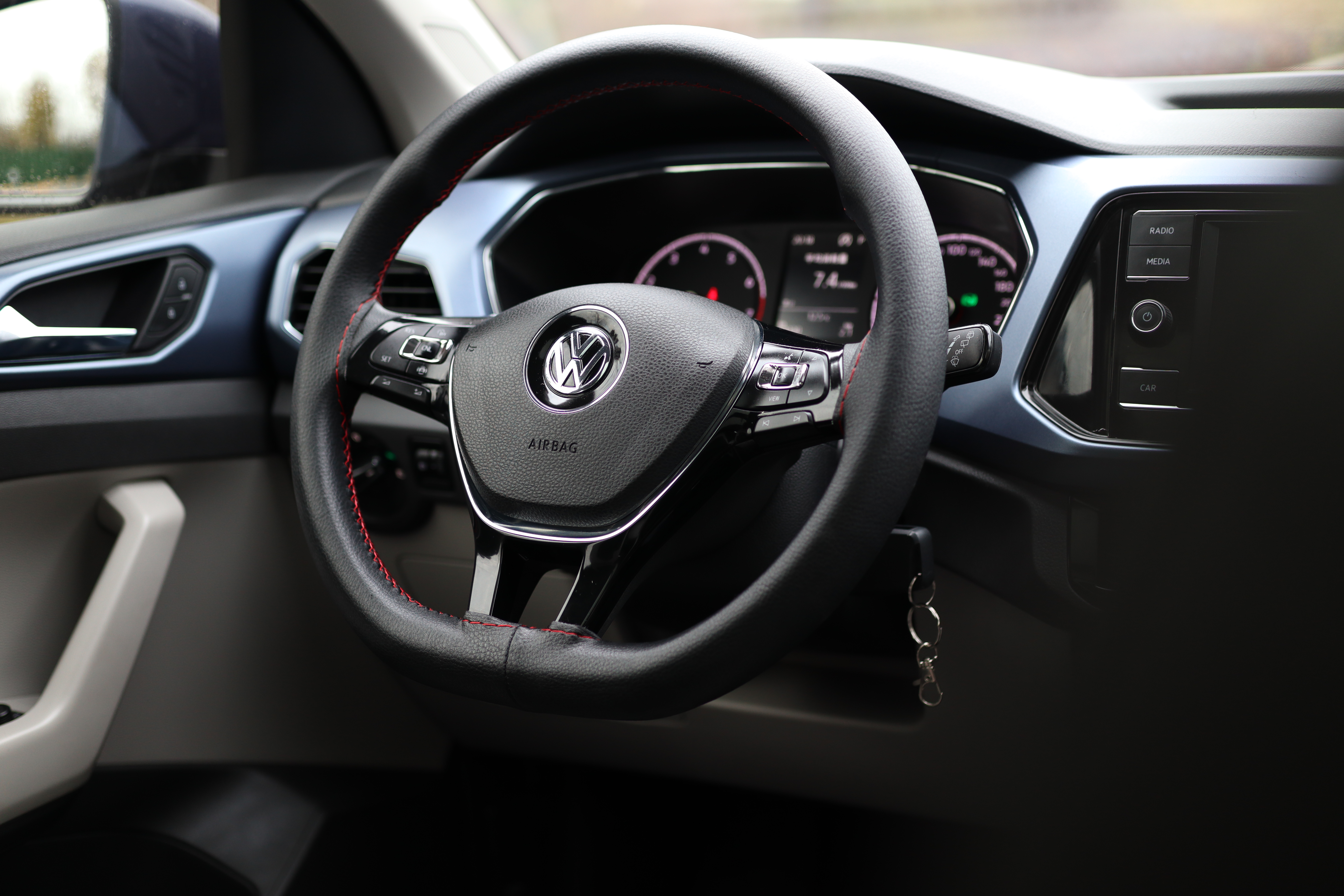 Volkswagen 2020 car image #19