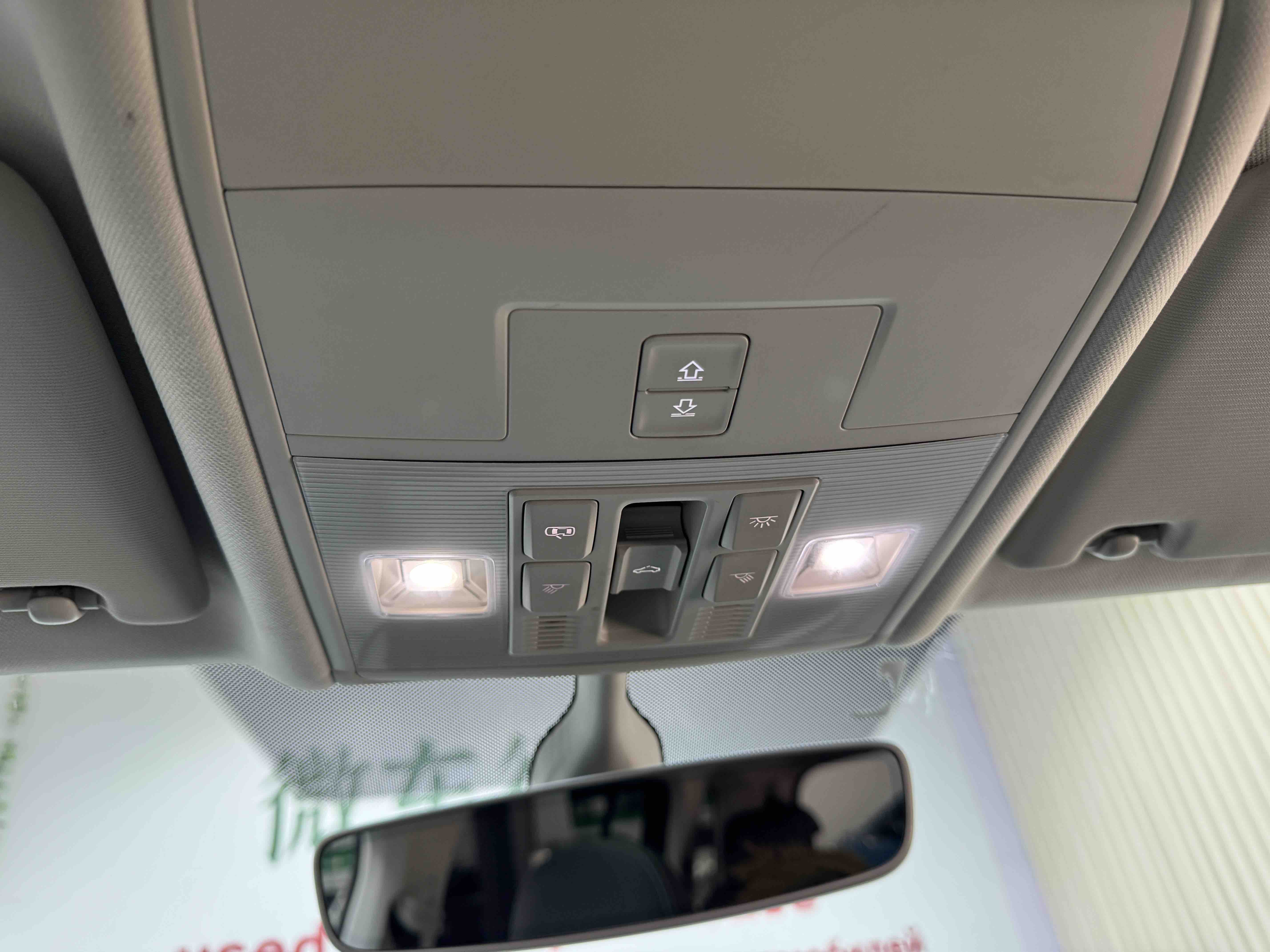 Volkswagen Touran 2021 car image #19