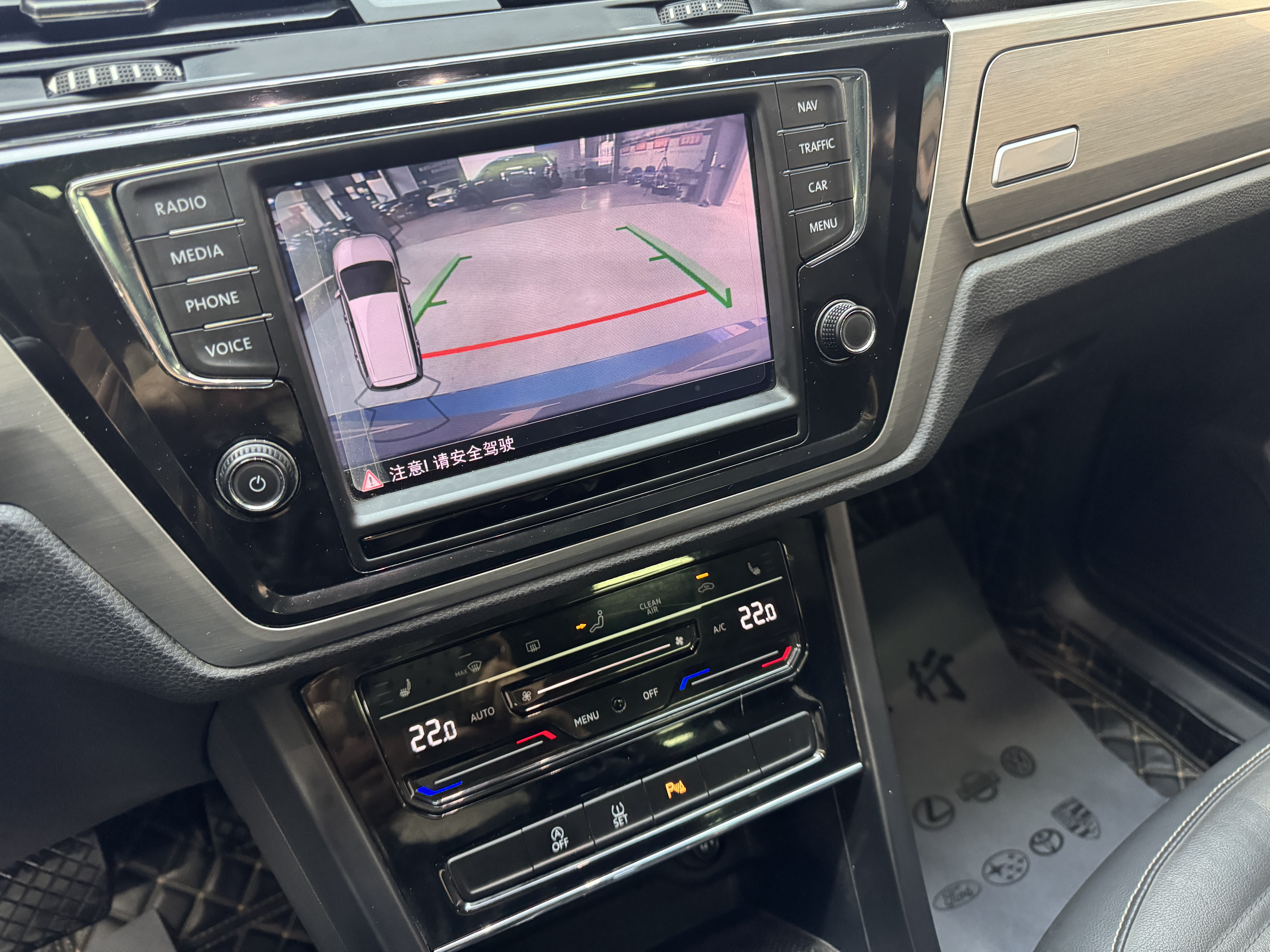 Volkswagen Touran 2021 car image #19