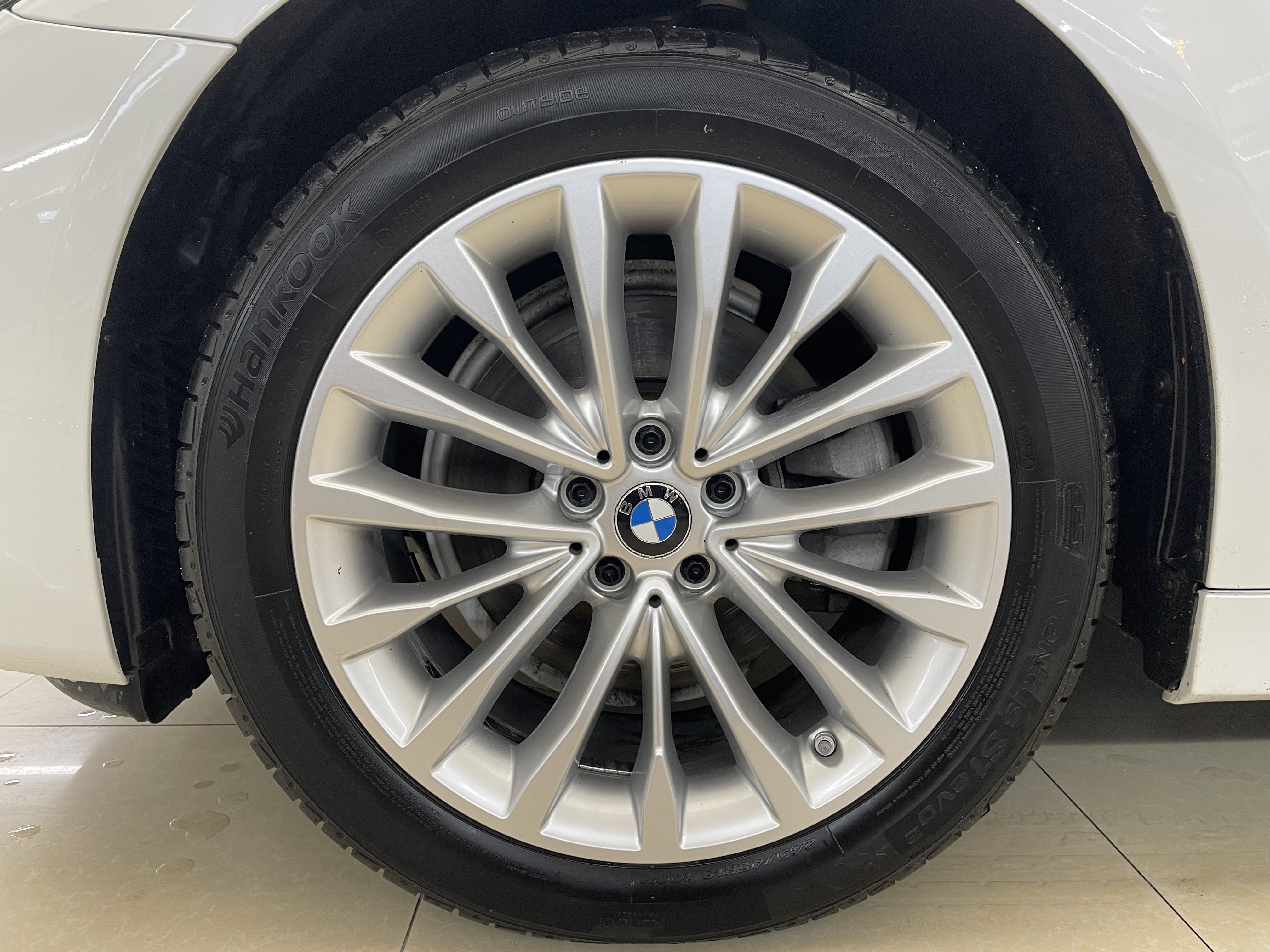 BMW 5 Series 2021 car image #19