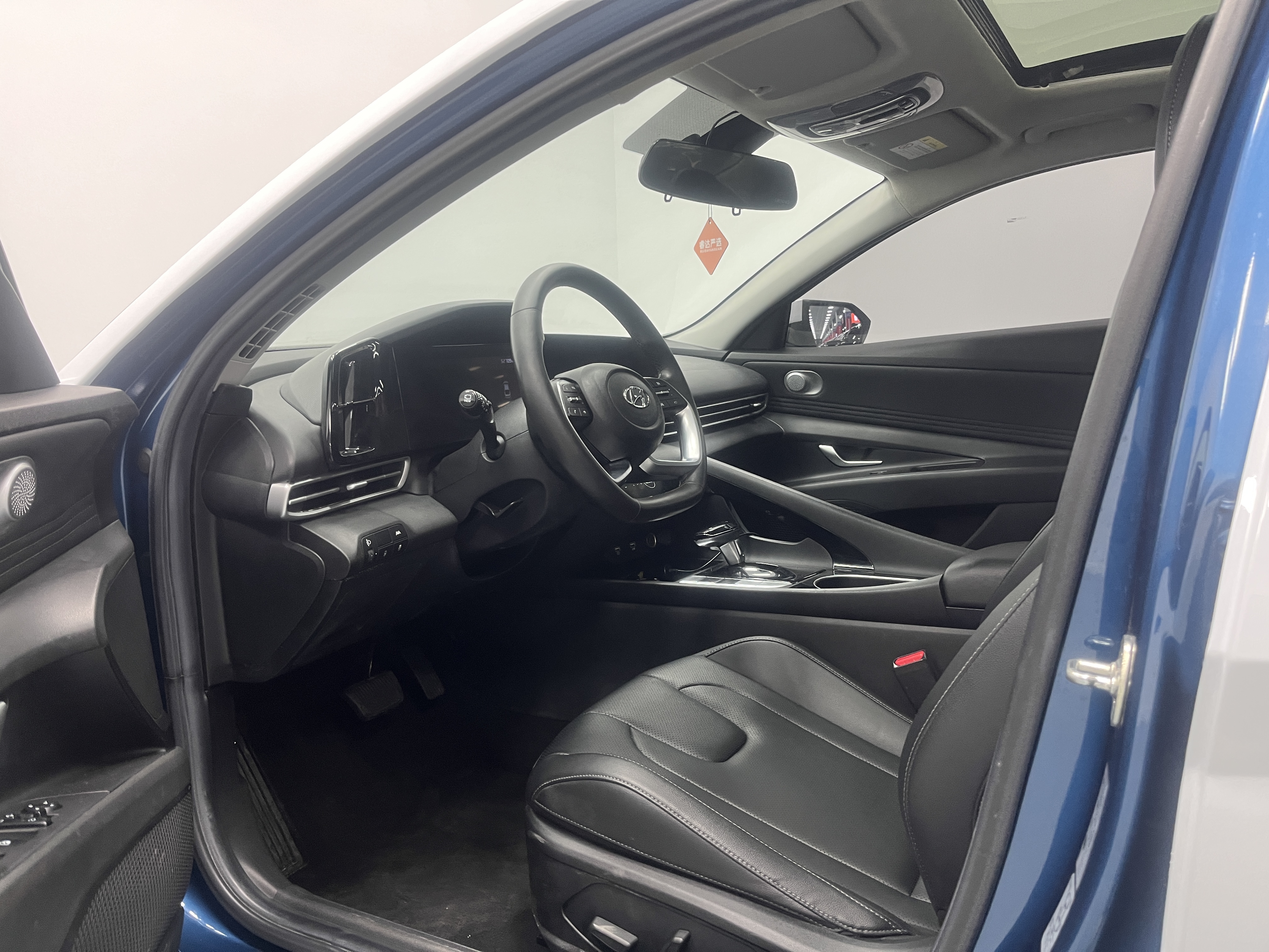 Hyundai Elantra 2021 immagine di auto #19