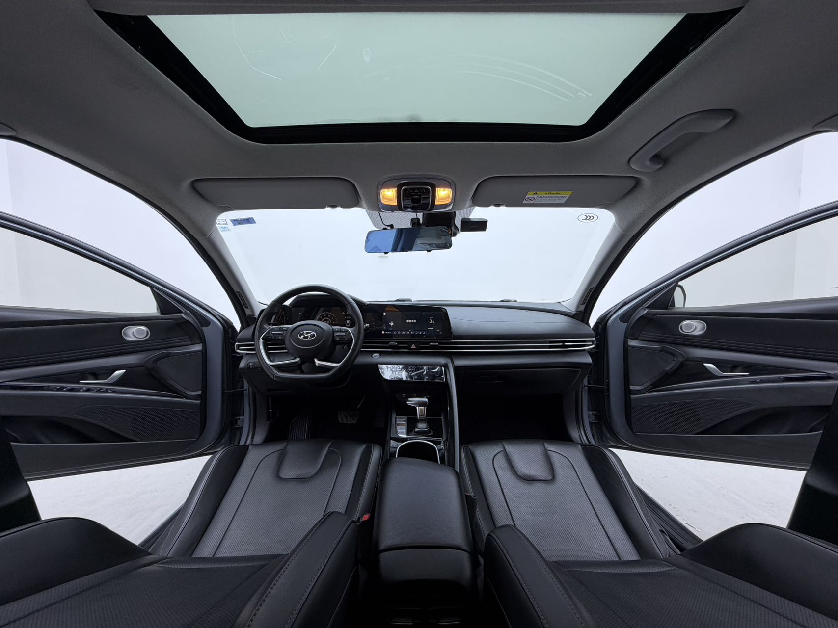 Hyundai Elantra 2022 car image #19