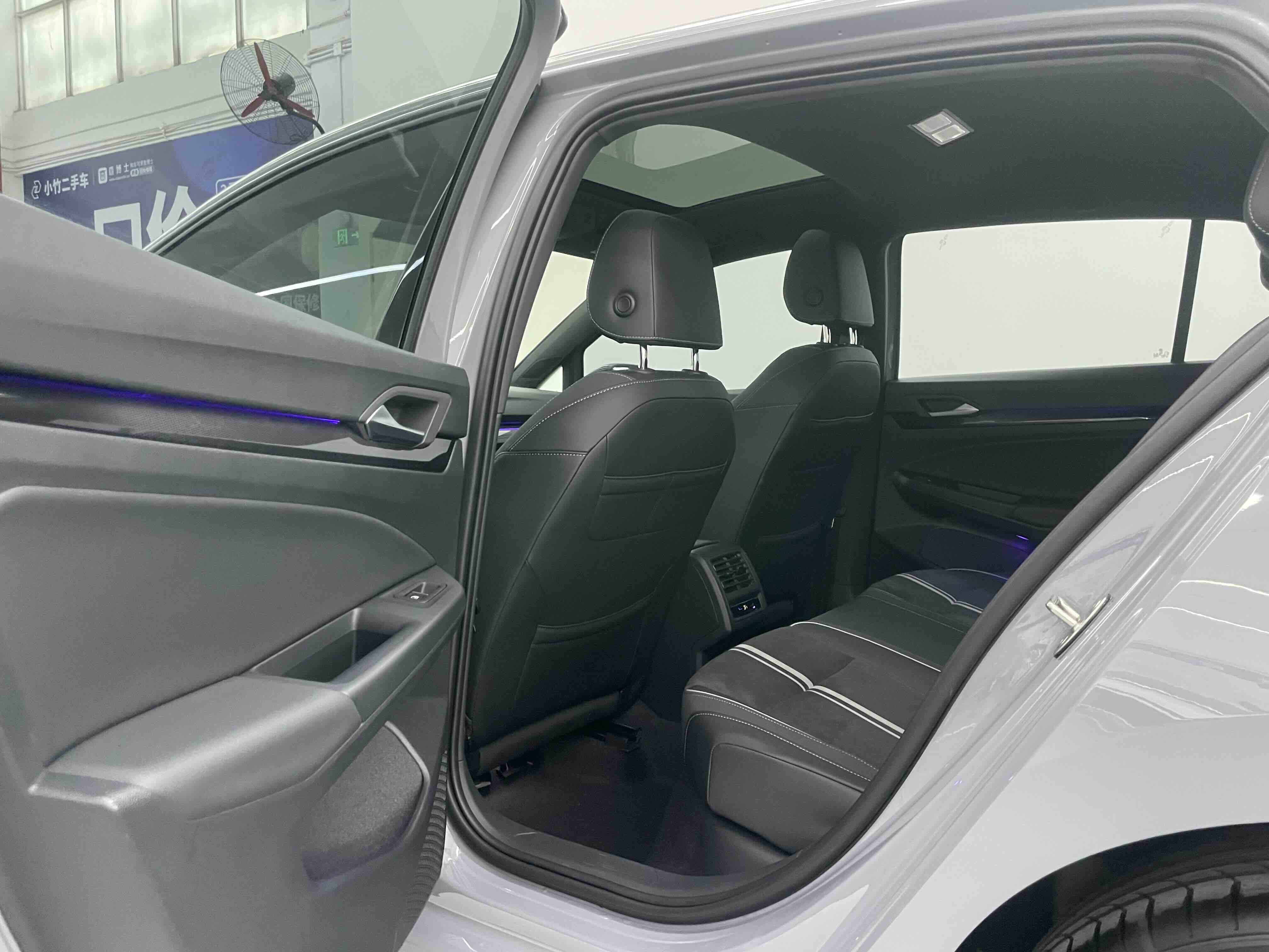 Volkswagen Golf 2021 car image #19