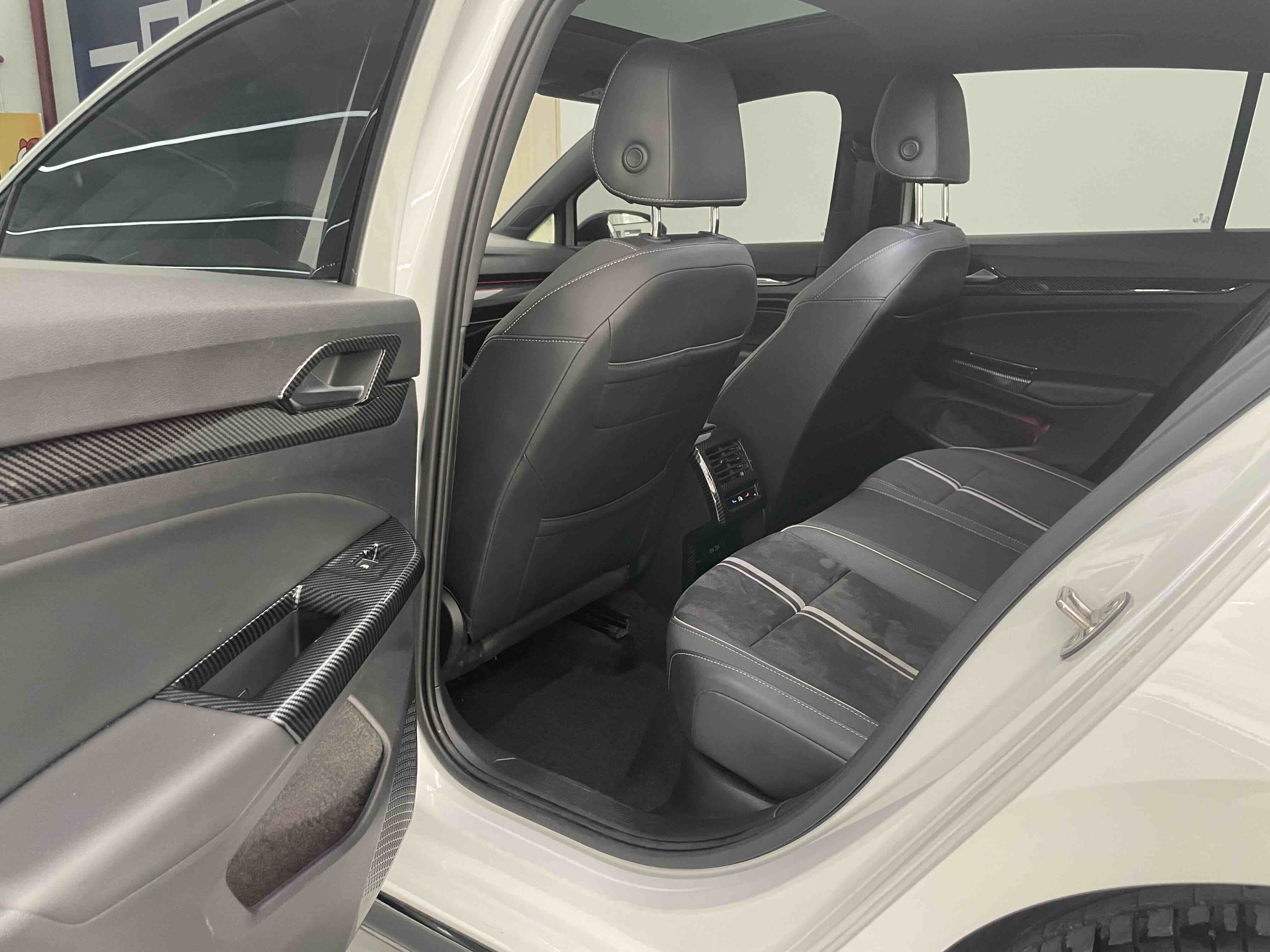 Volkswagen Golf 2022 car image #19