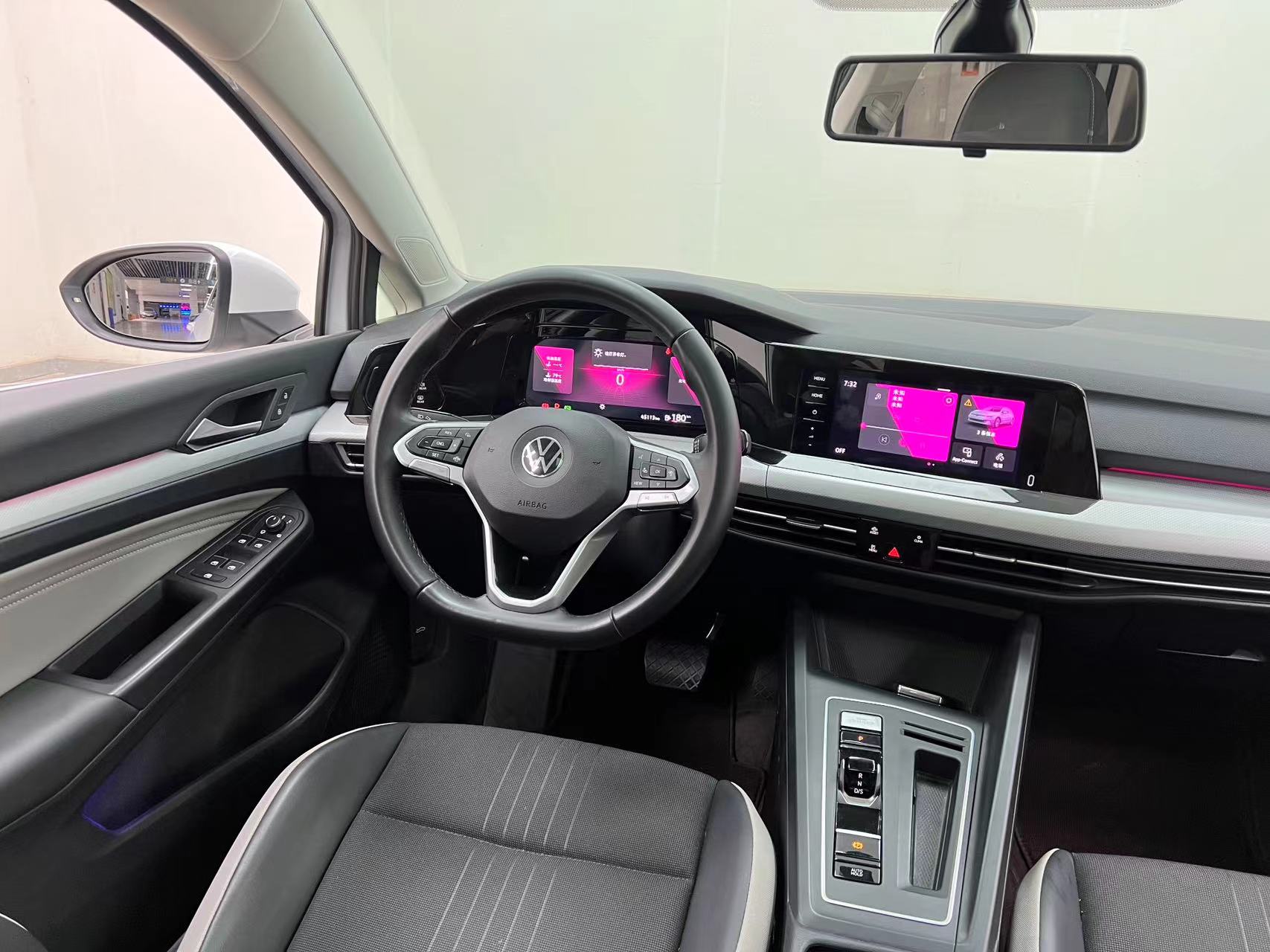 Volkswagen Golf 2022 car image #19