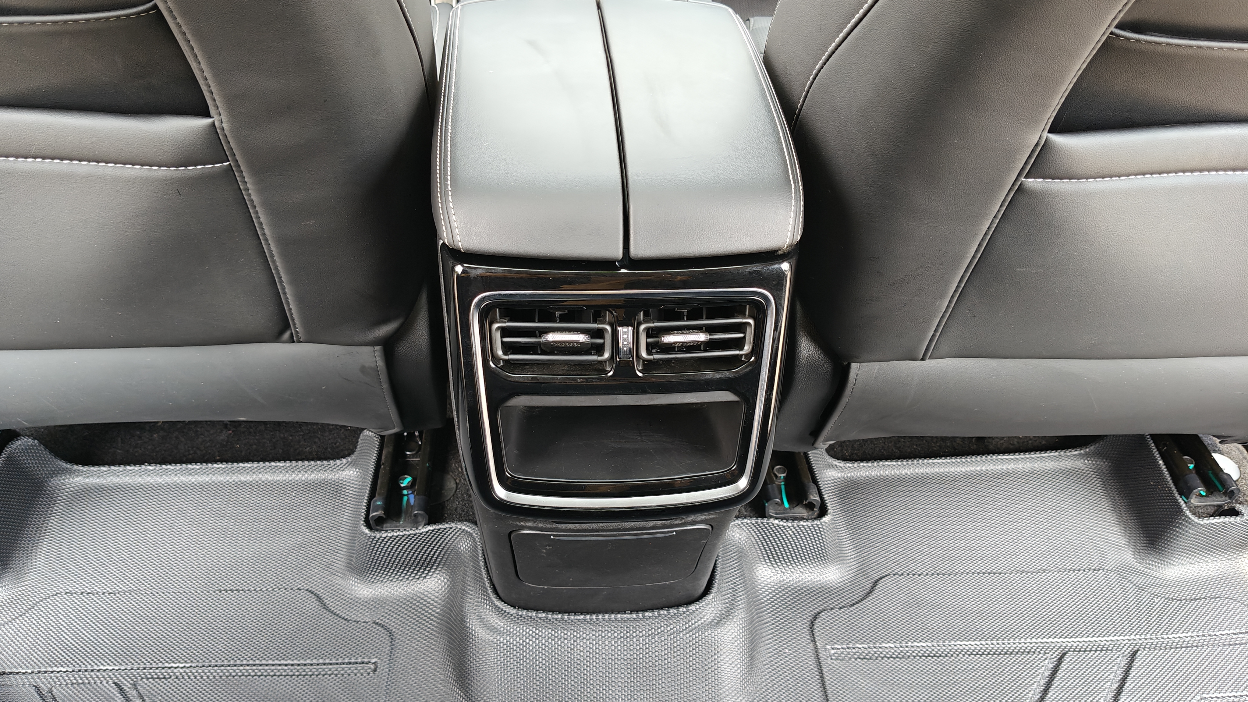 X70 PLUS 2021 #19 X70 PLUS 2021 car image #19