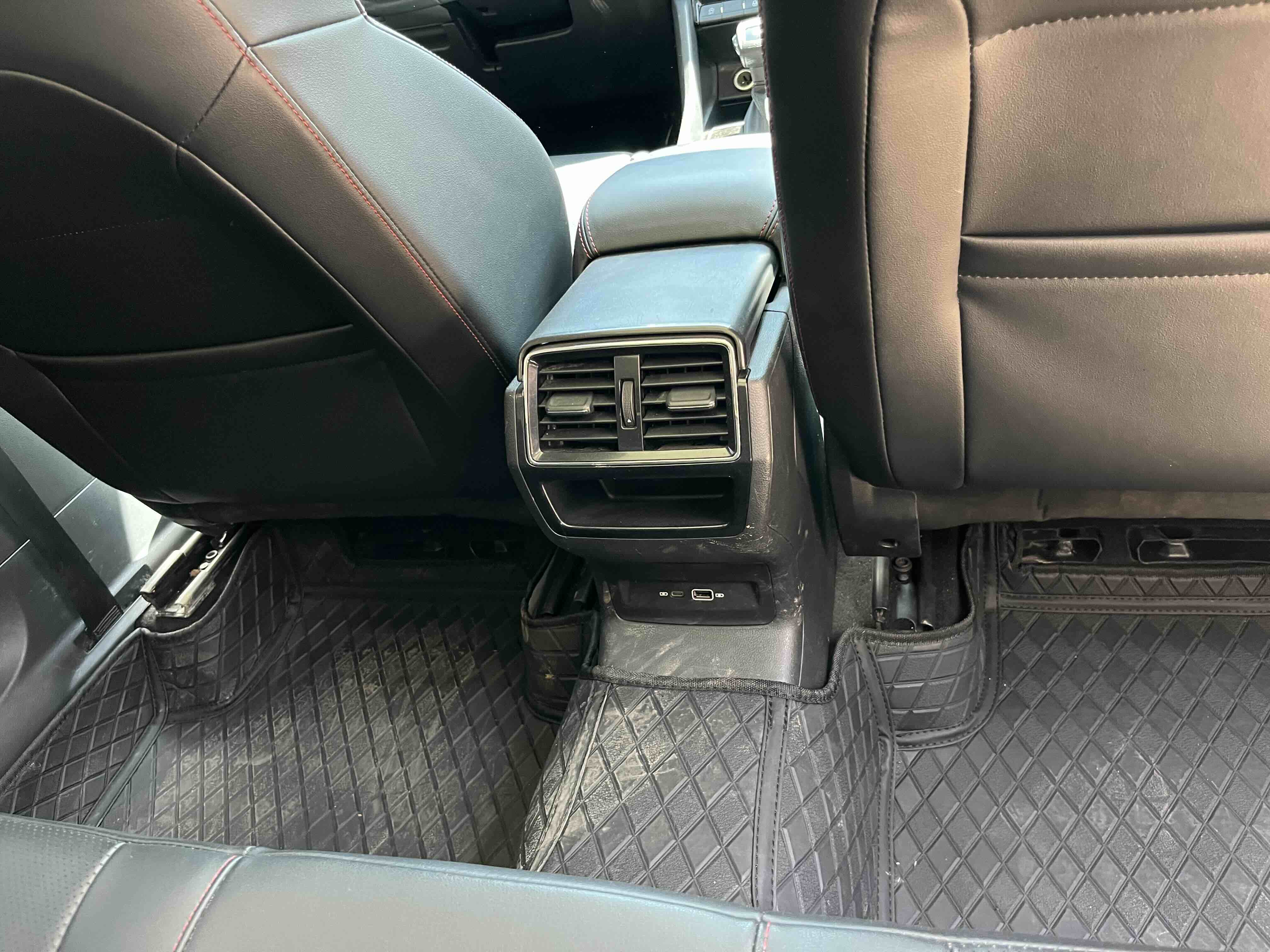 Skoda Karoq 2022 изображение автомобиля #19