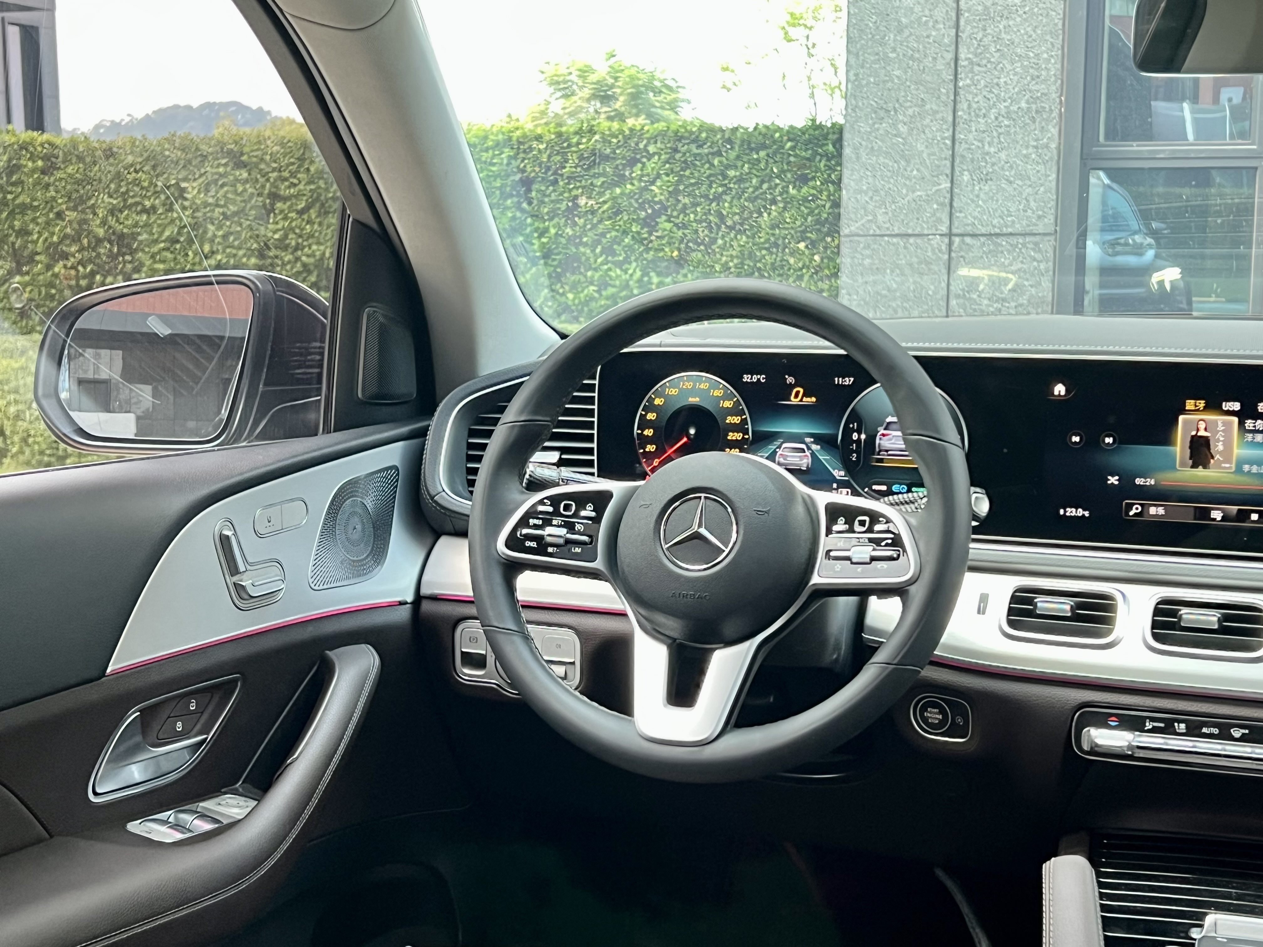 Mercedes-Benz GLE Class 2021 car image #19