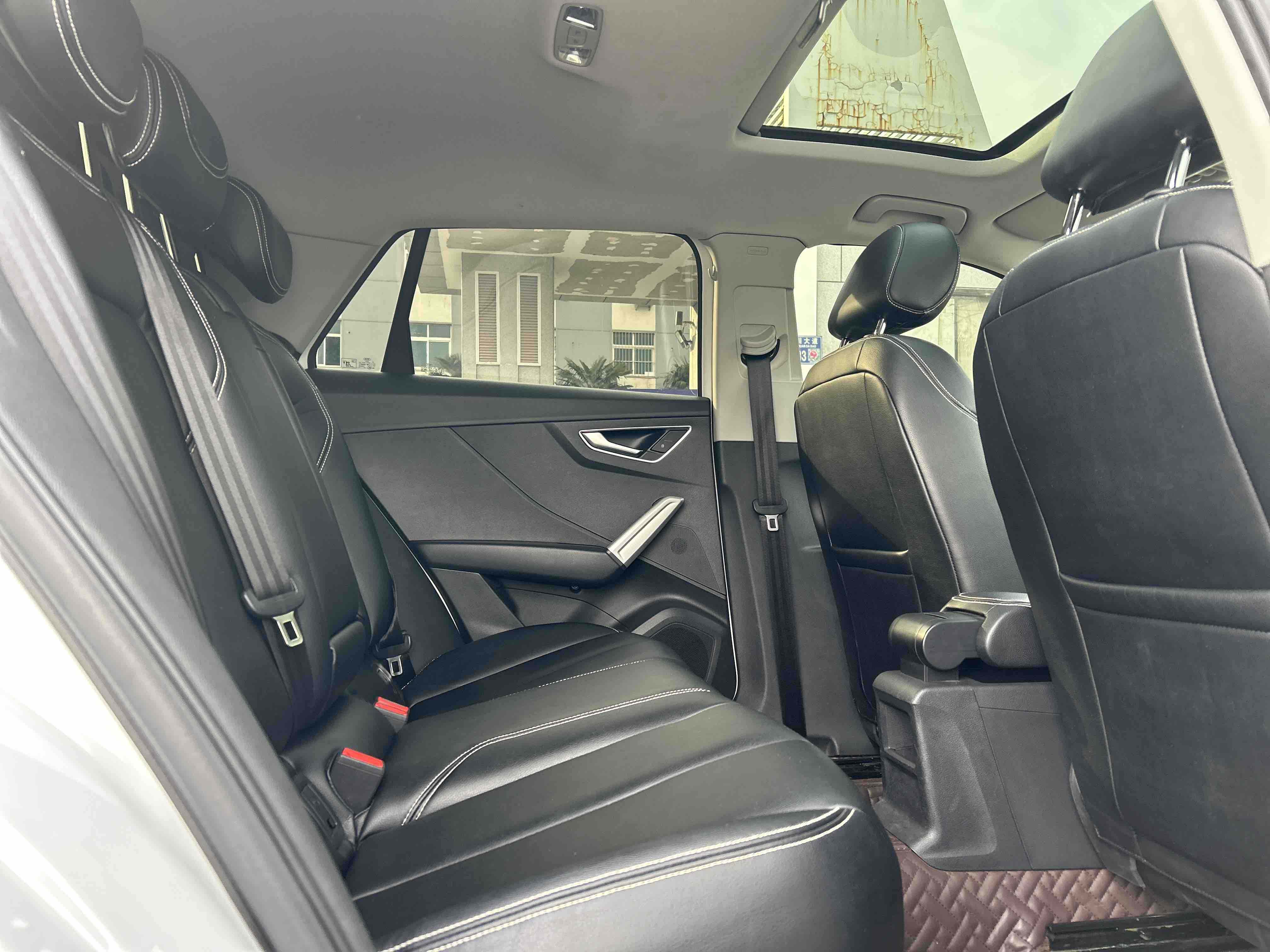 Audi Q2L 2021 car image #19
