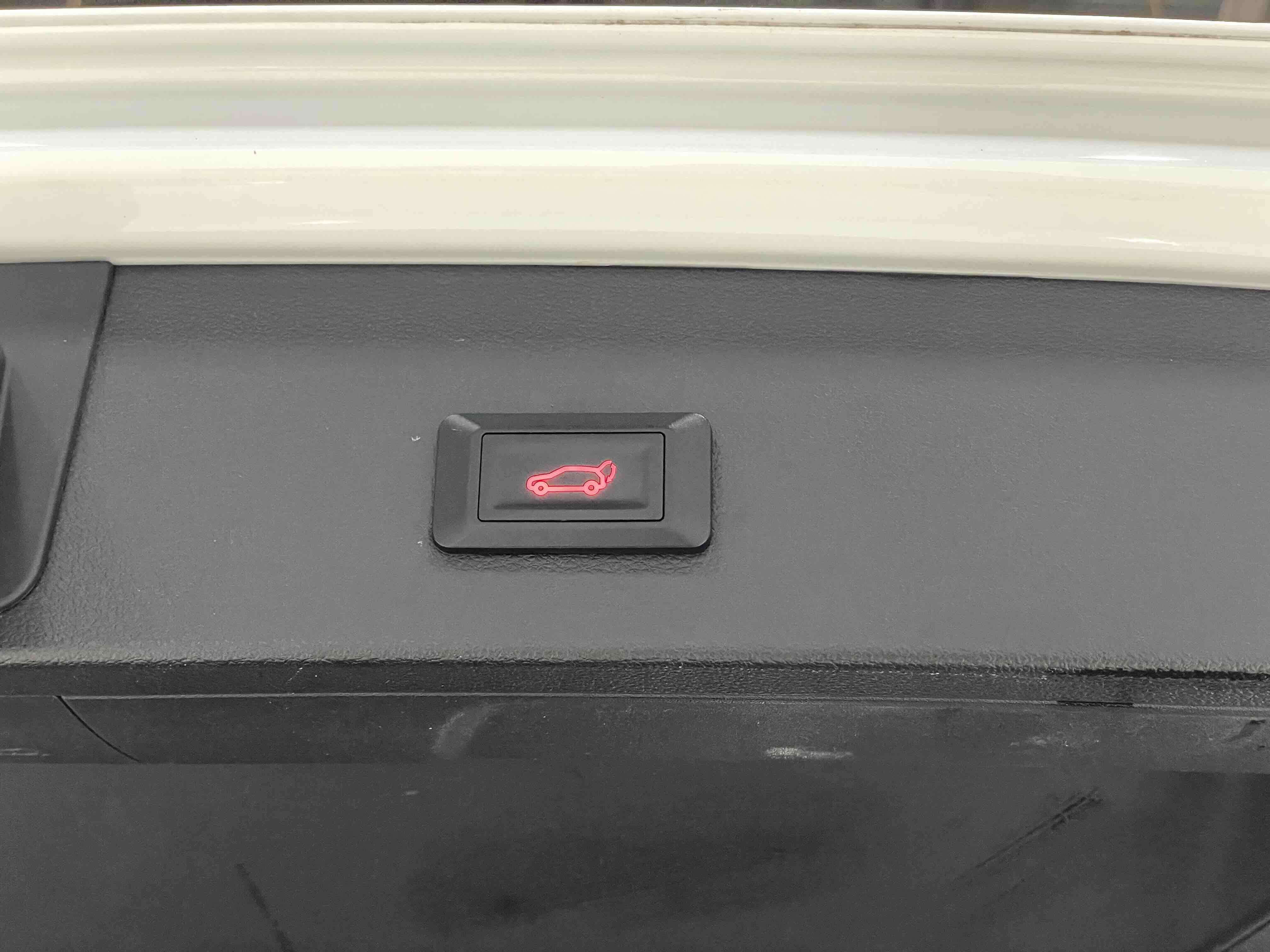 Audi Q2L 2021 car image #19