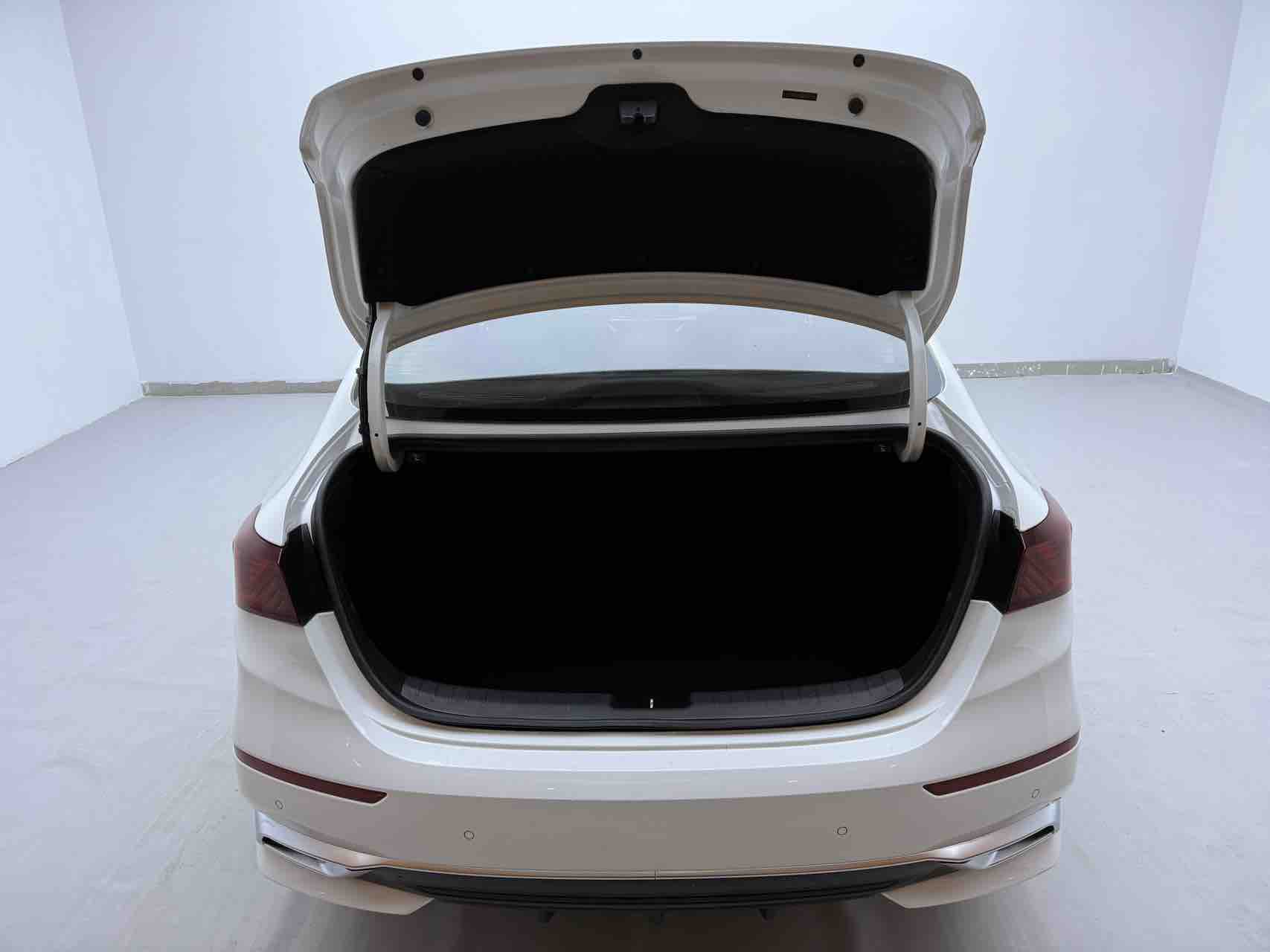 Kia K3 2022 car image #19
