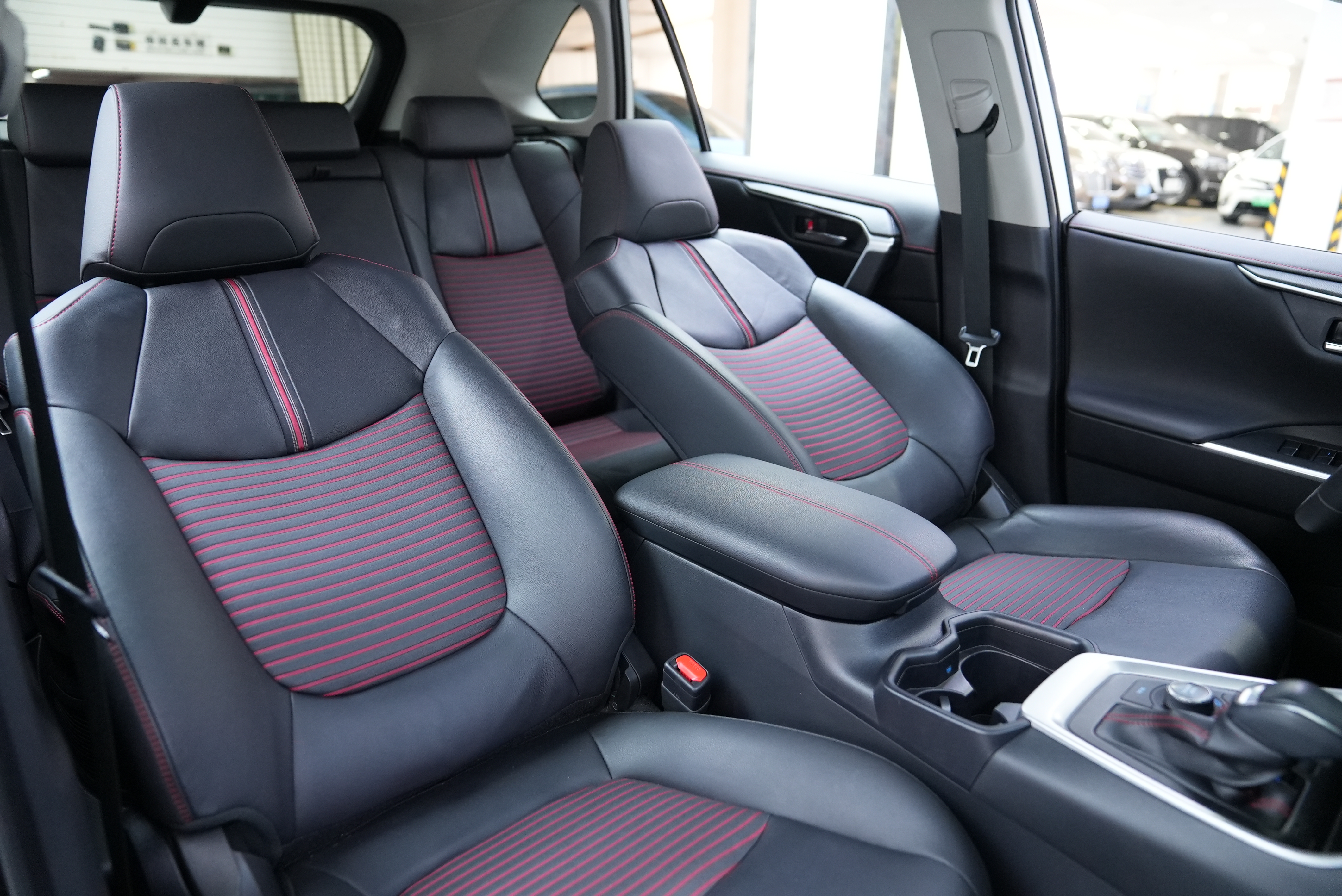 Toyota RAV4 Hybird E+ 2021 immagine di auto #19