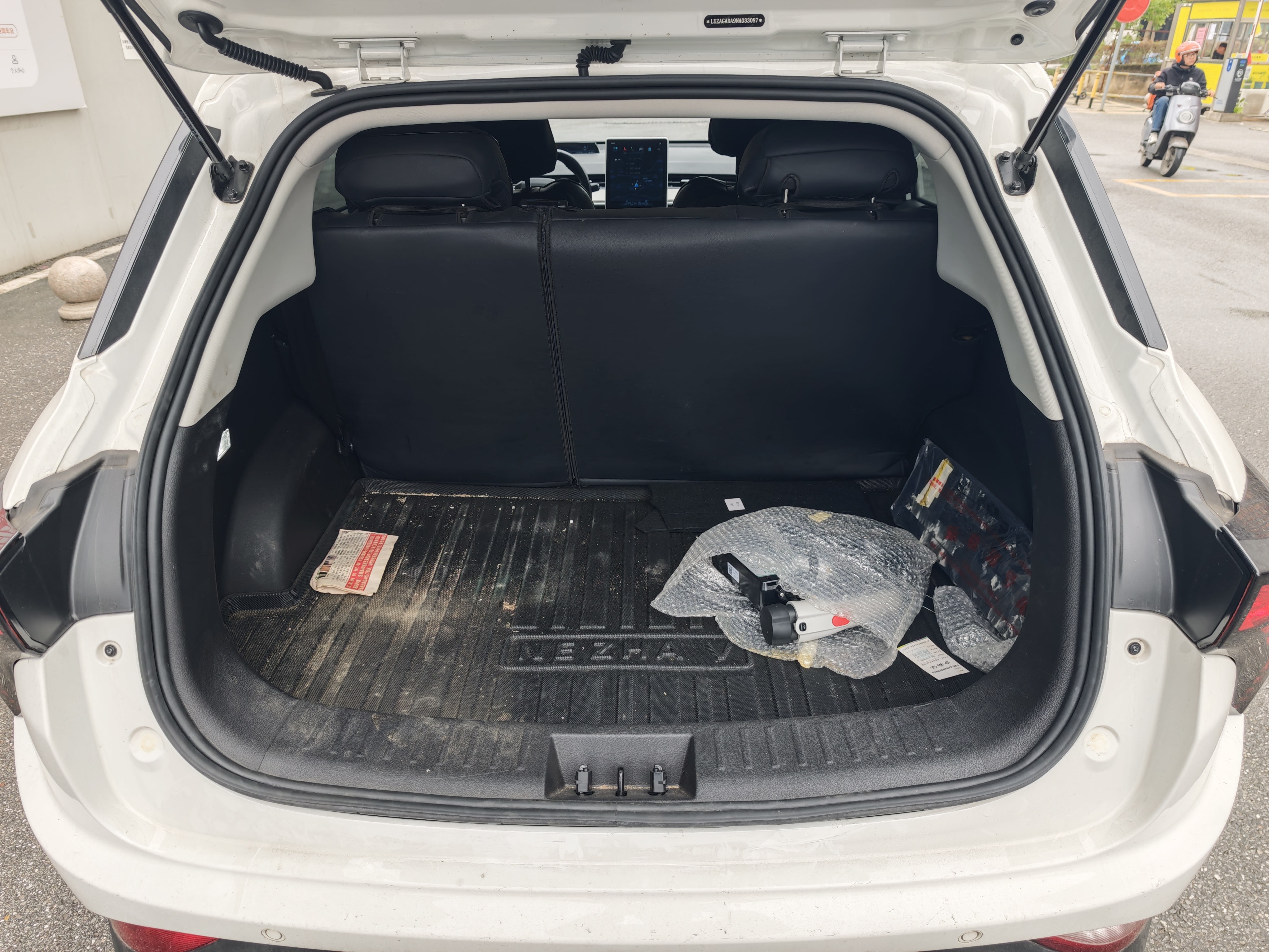 哪吒汽车 哪吒V 2022 #19 哪吒汽车 哪吒V 2022 汽车图片 #19