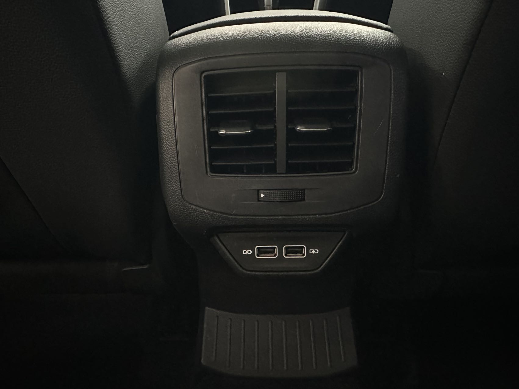 Volkswagen T-Roc 2022 car image #19