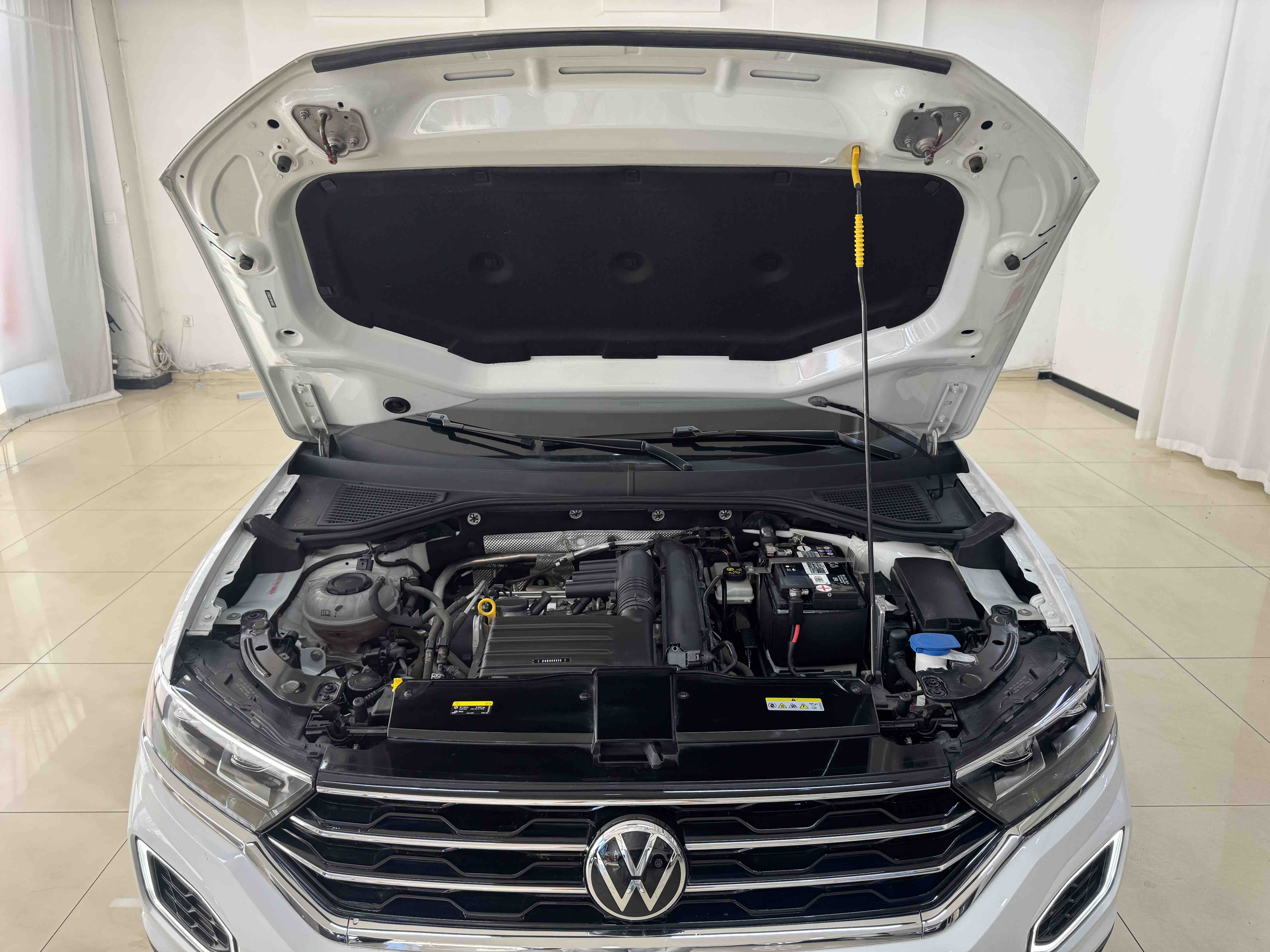 Volkswagen T-Roc 2021 car image #19