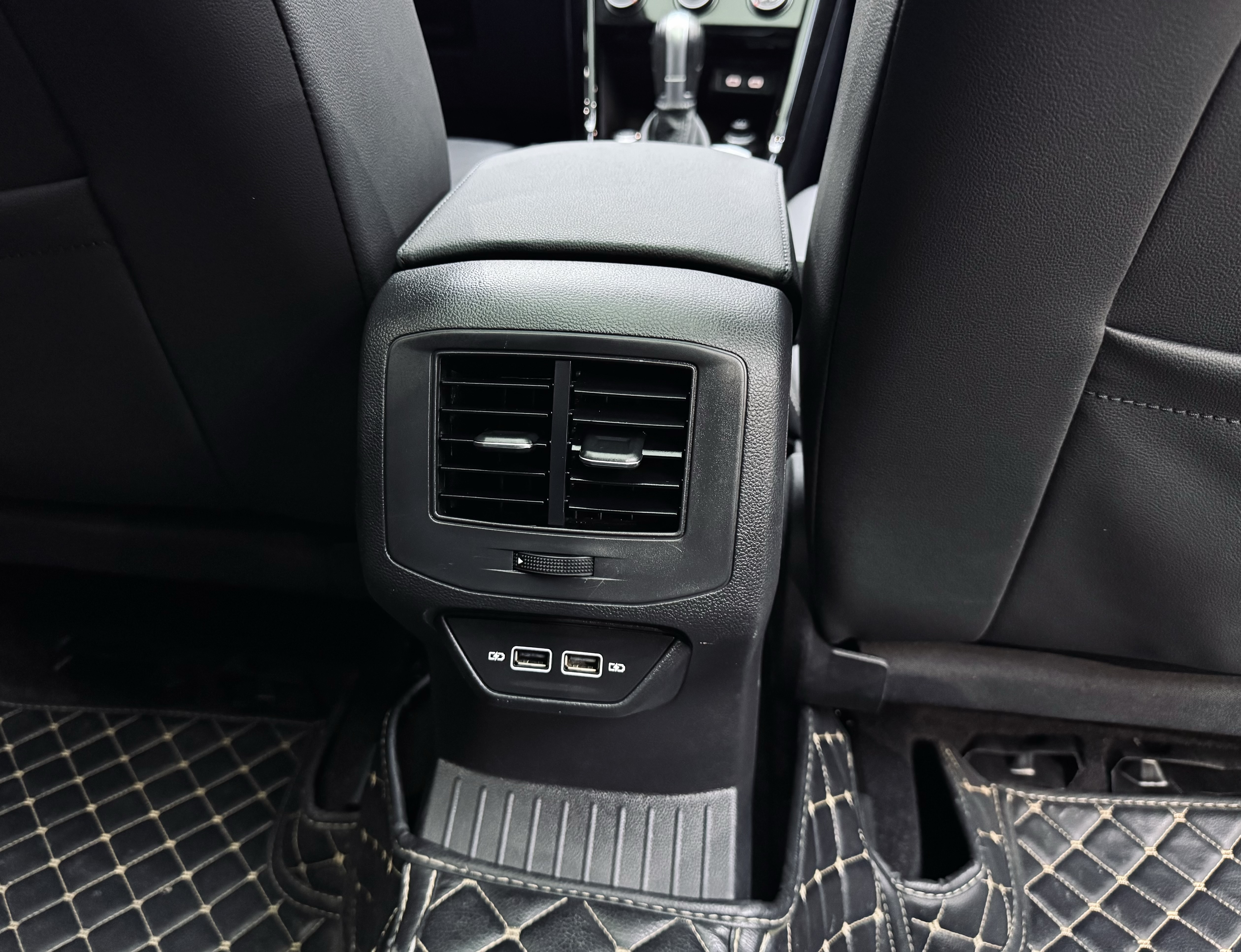 Volkswagen T-Roc 2022 car image #19