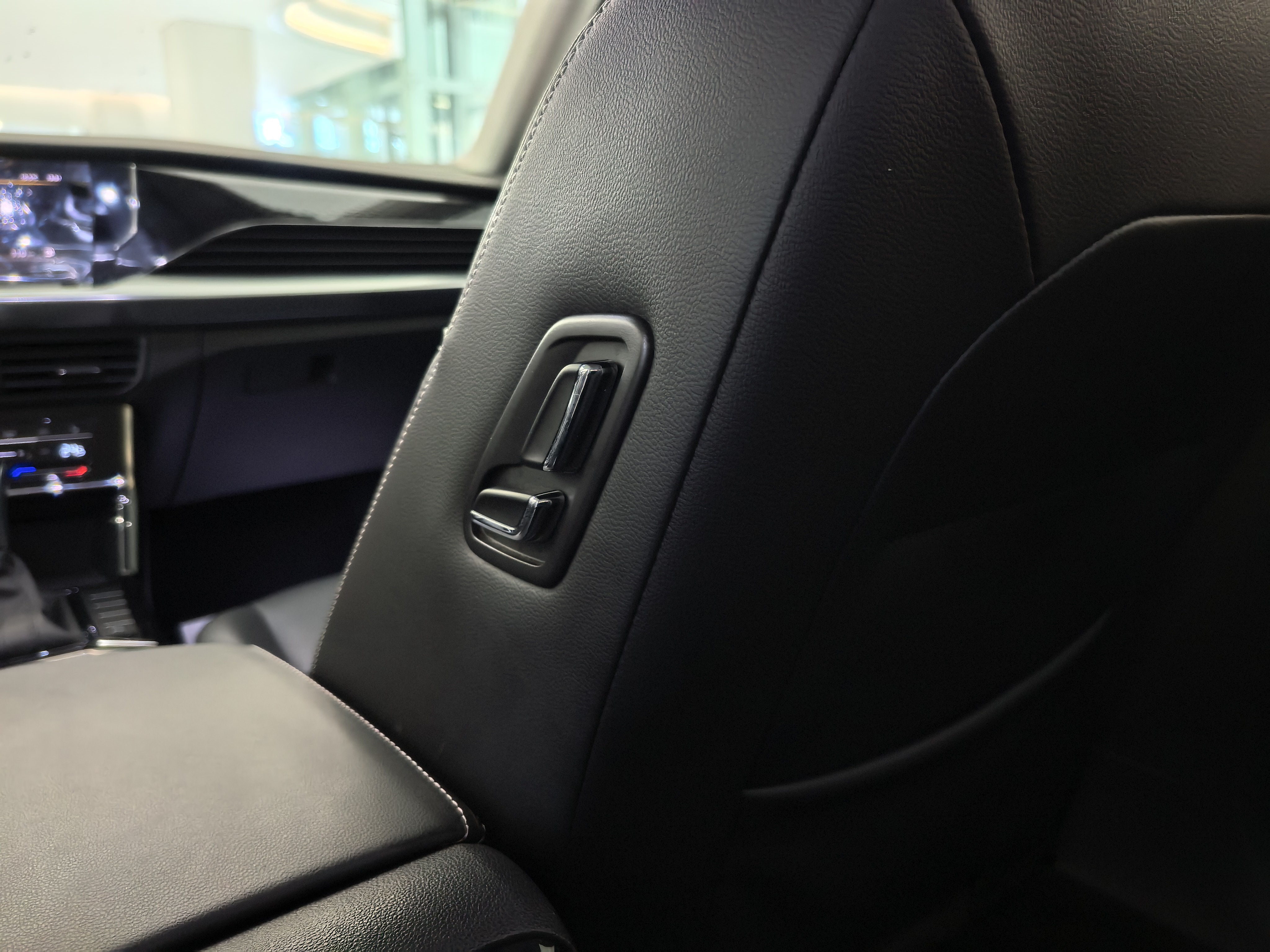 Volkswagen Passat 2021 car image #19