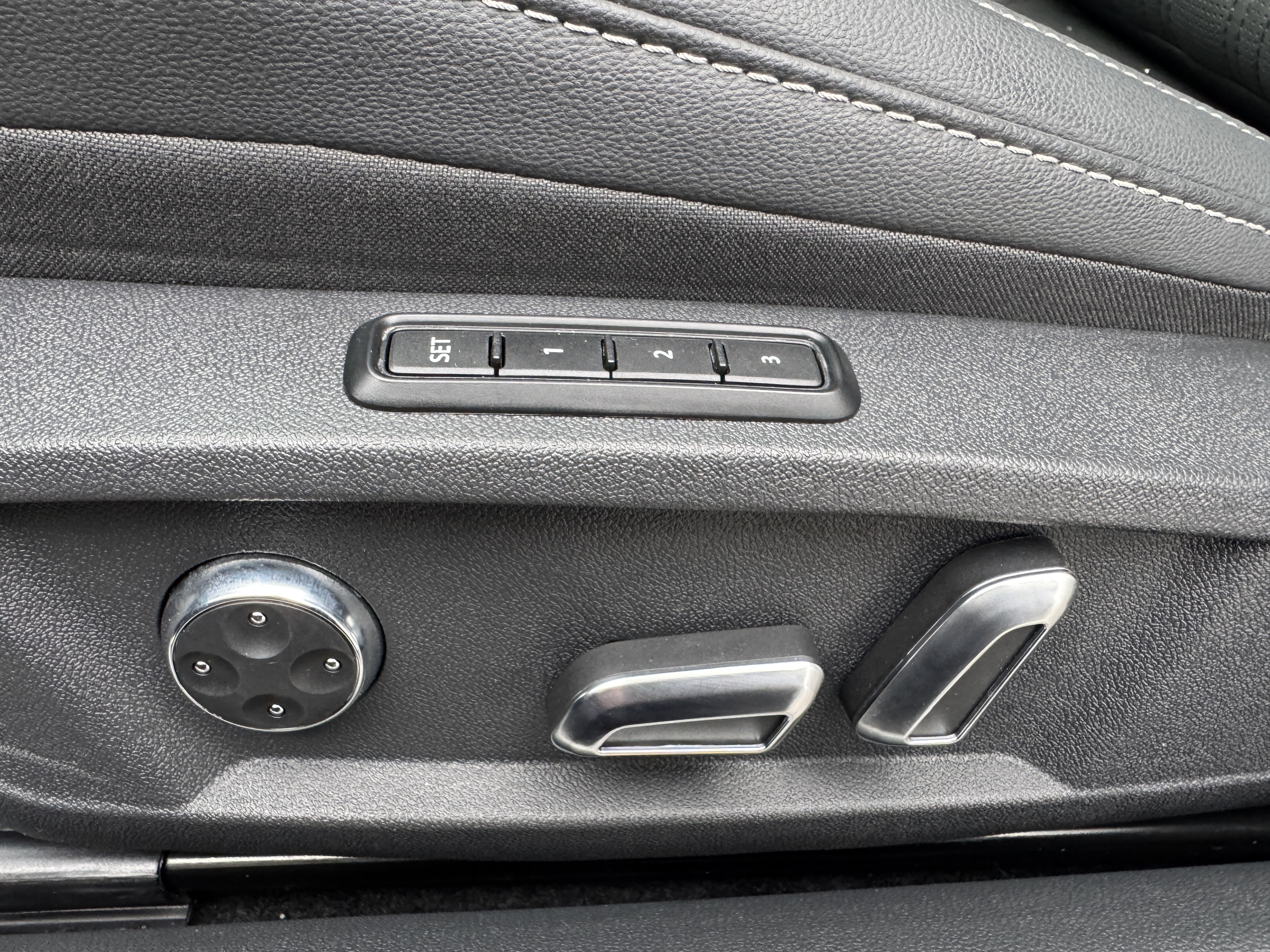 Volkswagen Passat 2022 car image #19