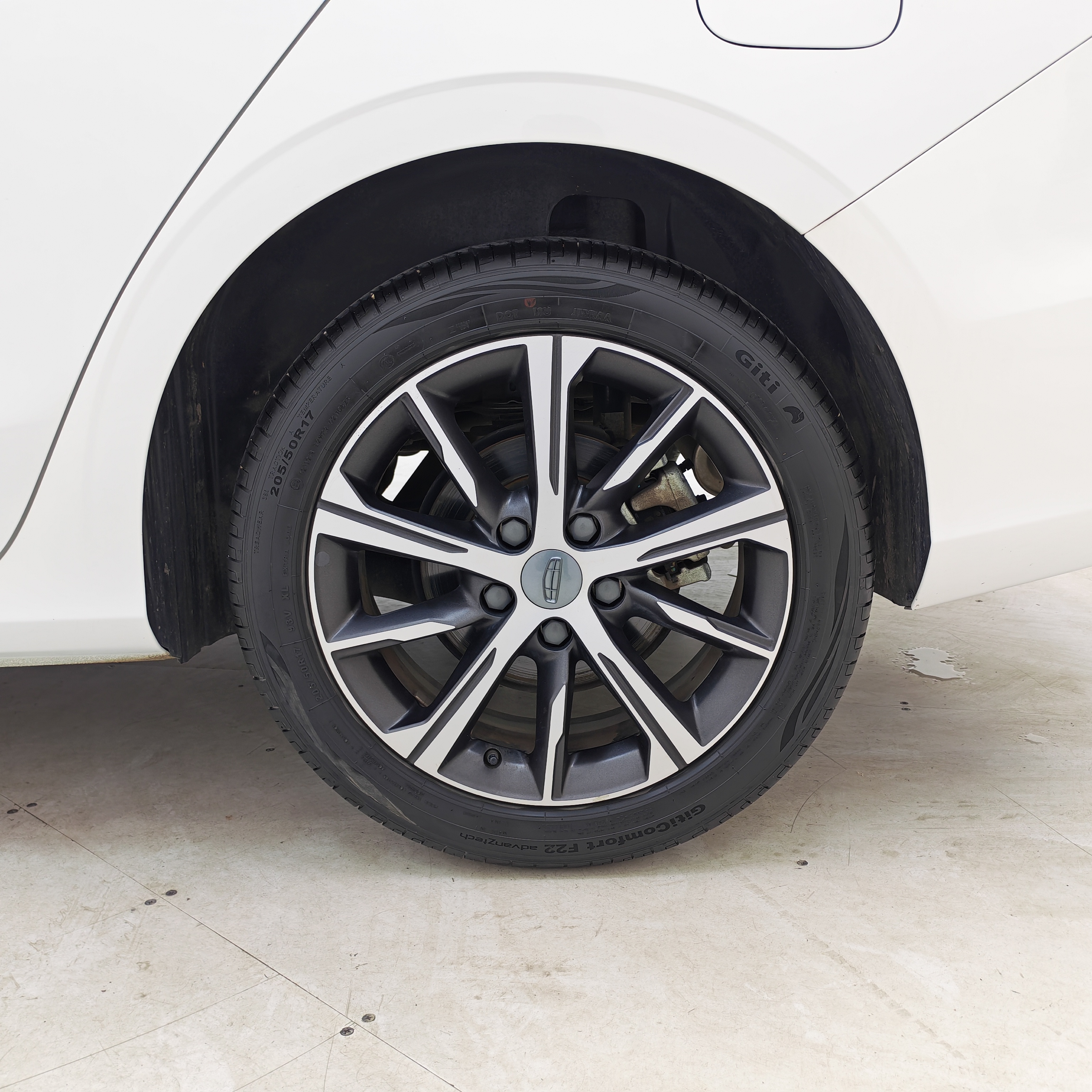 Emgrand 2021 car image #19
