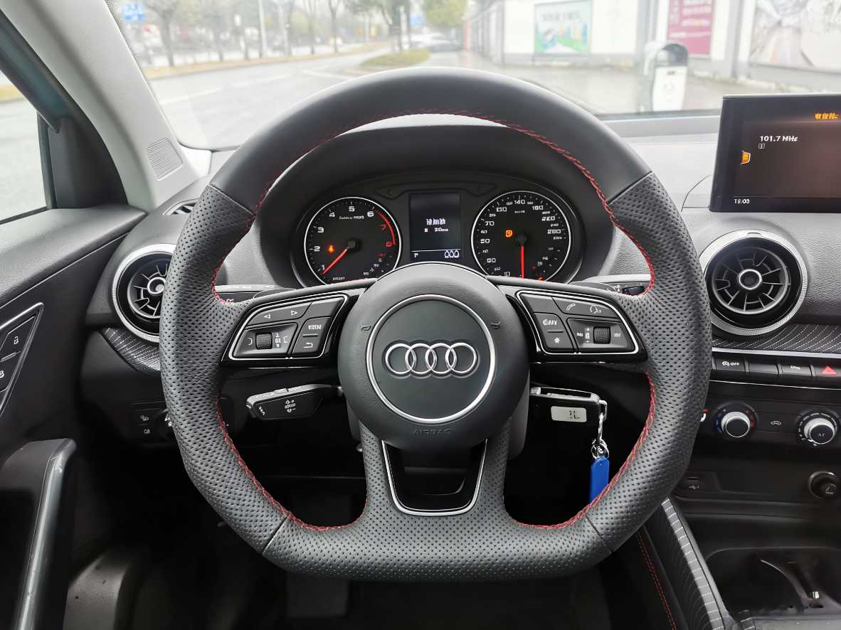 Audi Q2L 2022 car image #19