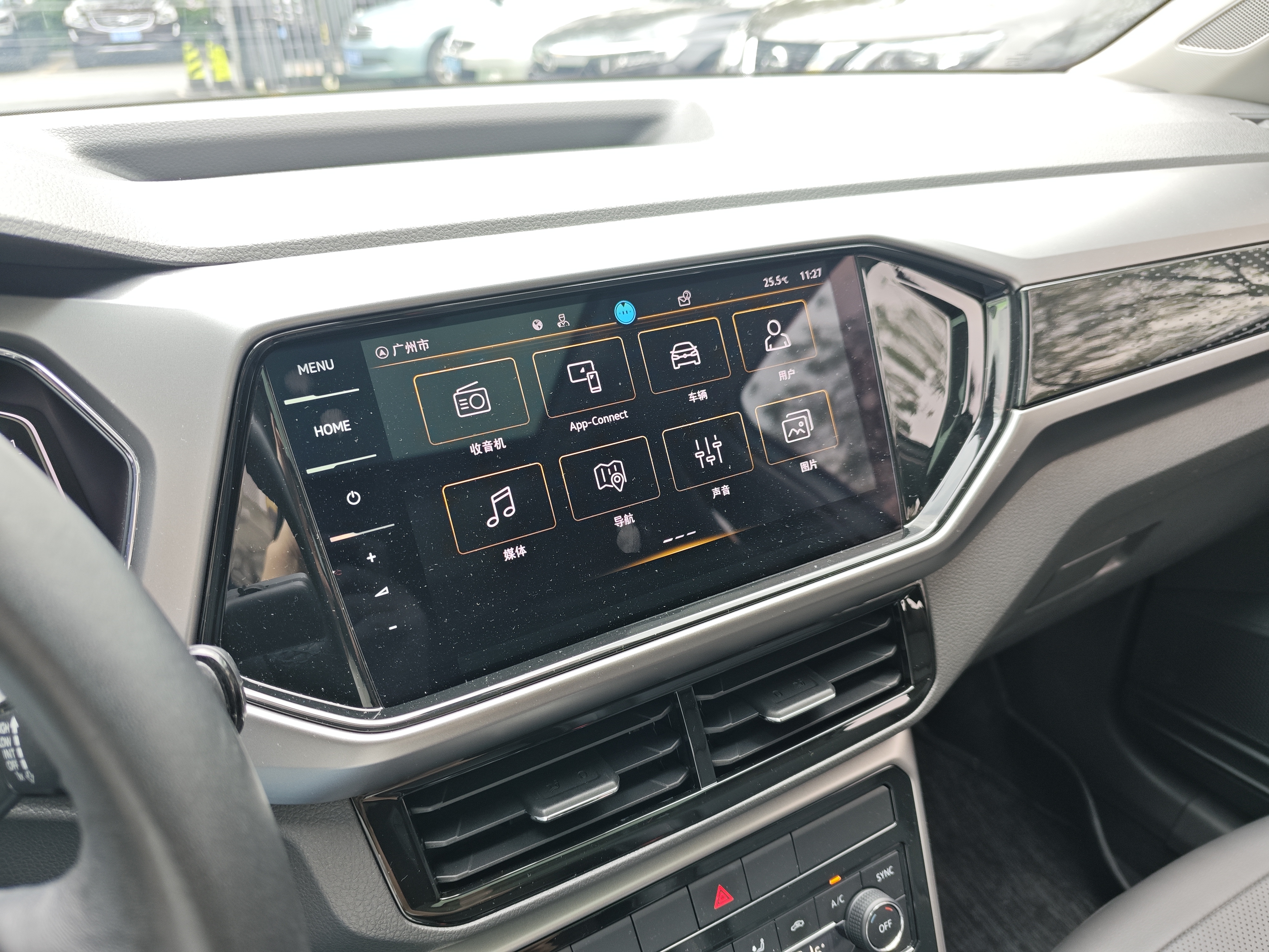Volkswagen T-Cross 2023 #19 Volkswagen T-Cross 2023 car image #19