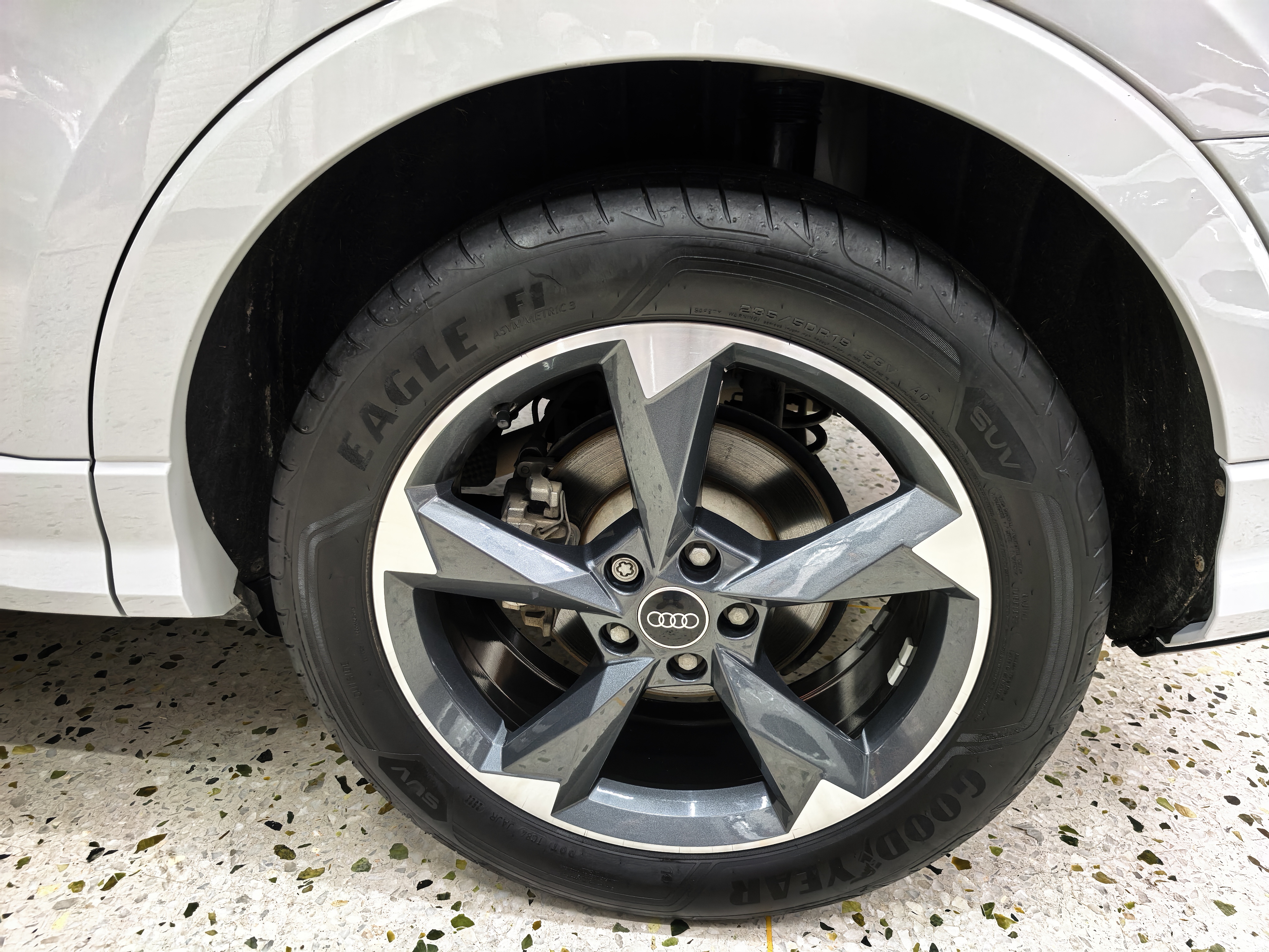 Audi Q3 2023 car image #19