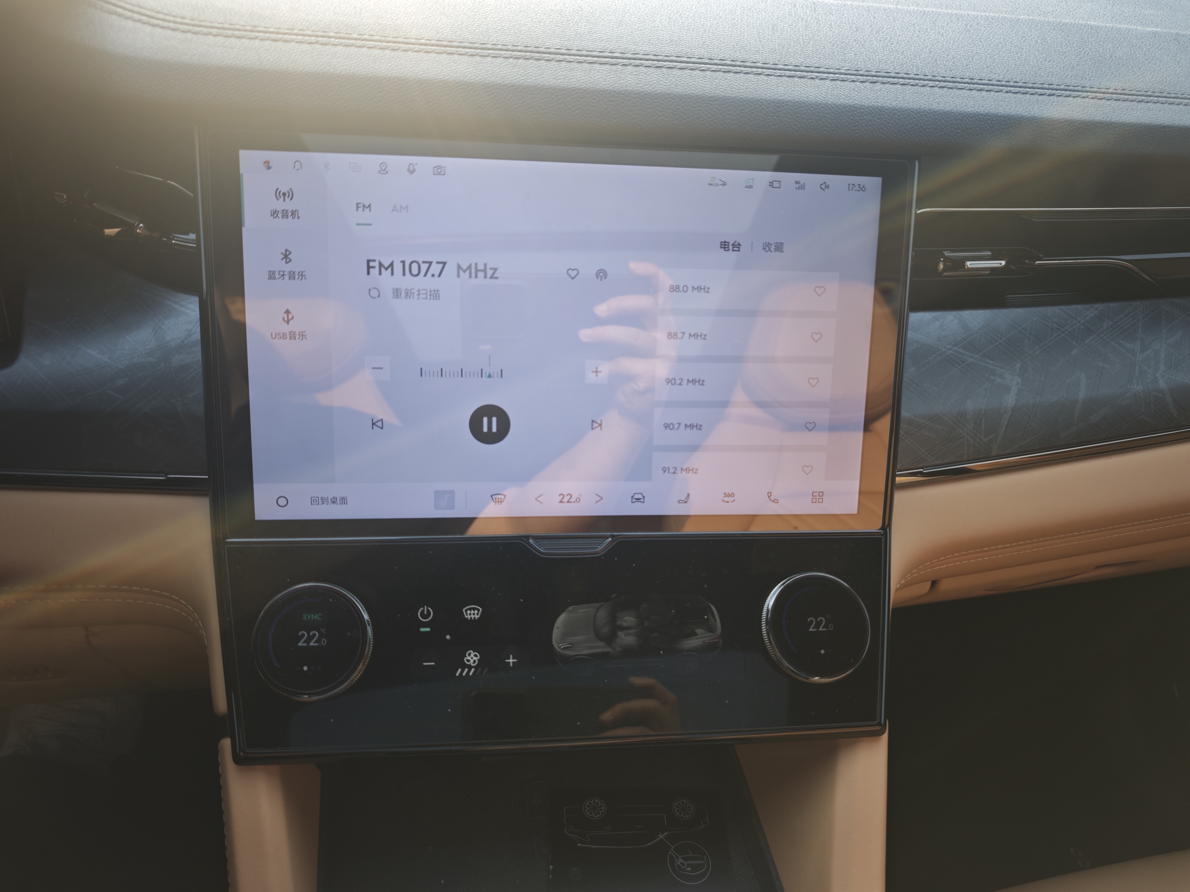 Lynk & Co 09 2022 car image #19