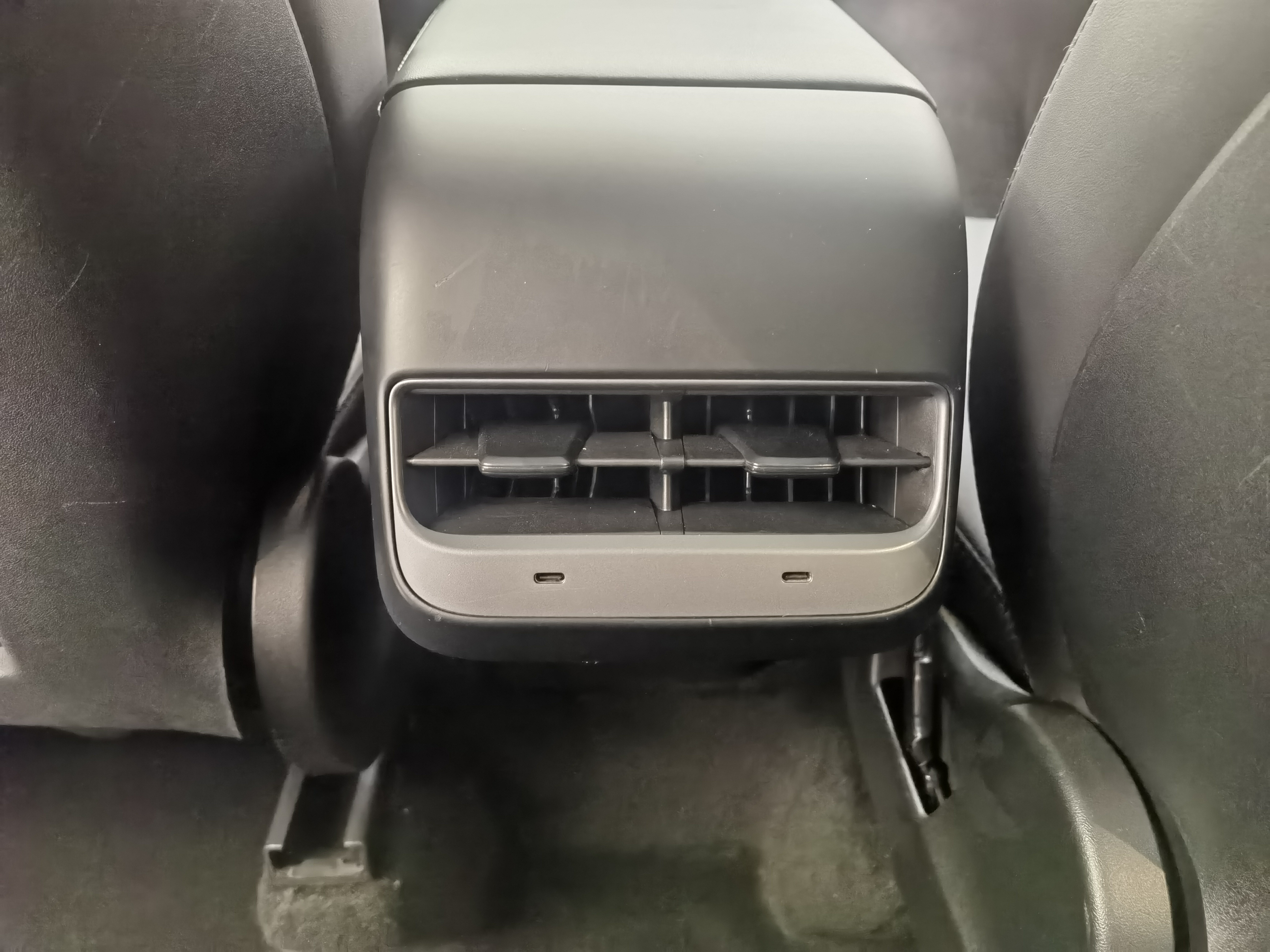 Tesla Model Y 2022 car image #19