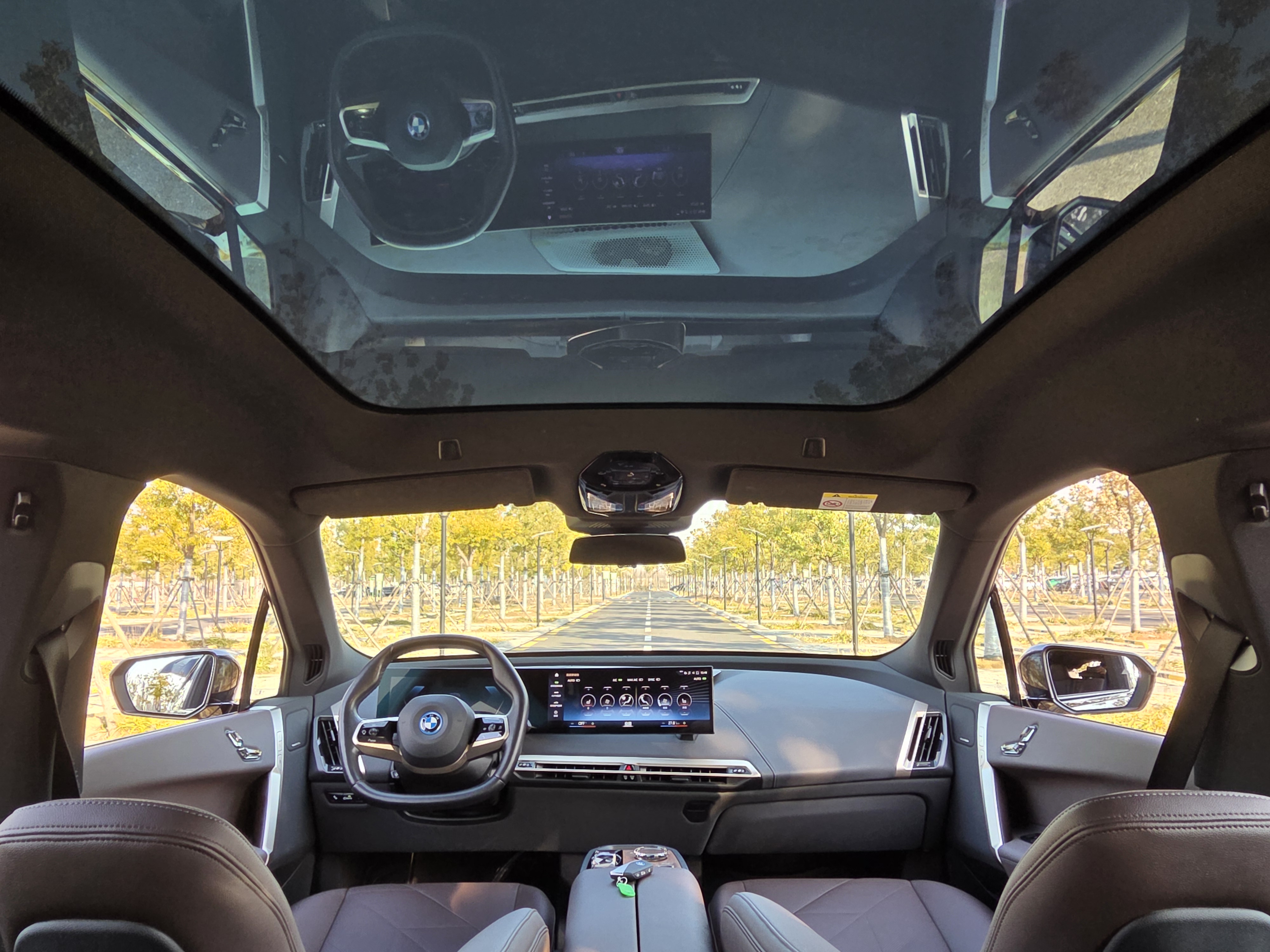 BMW iX 2022 car image #19