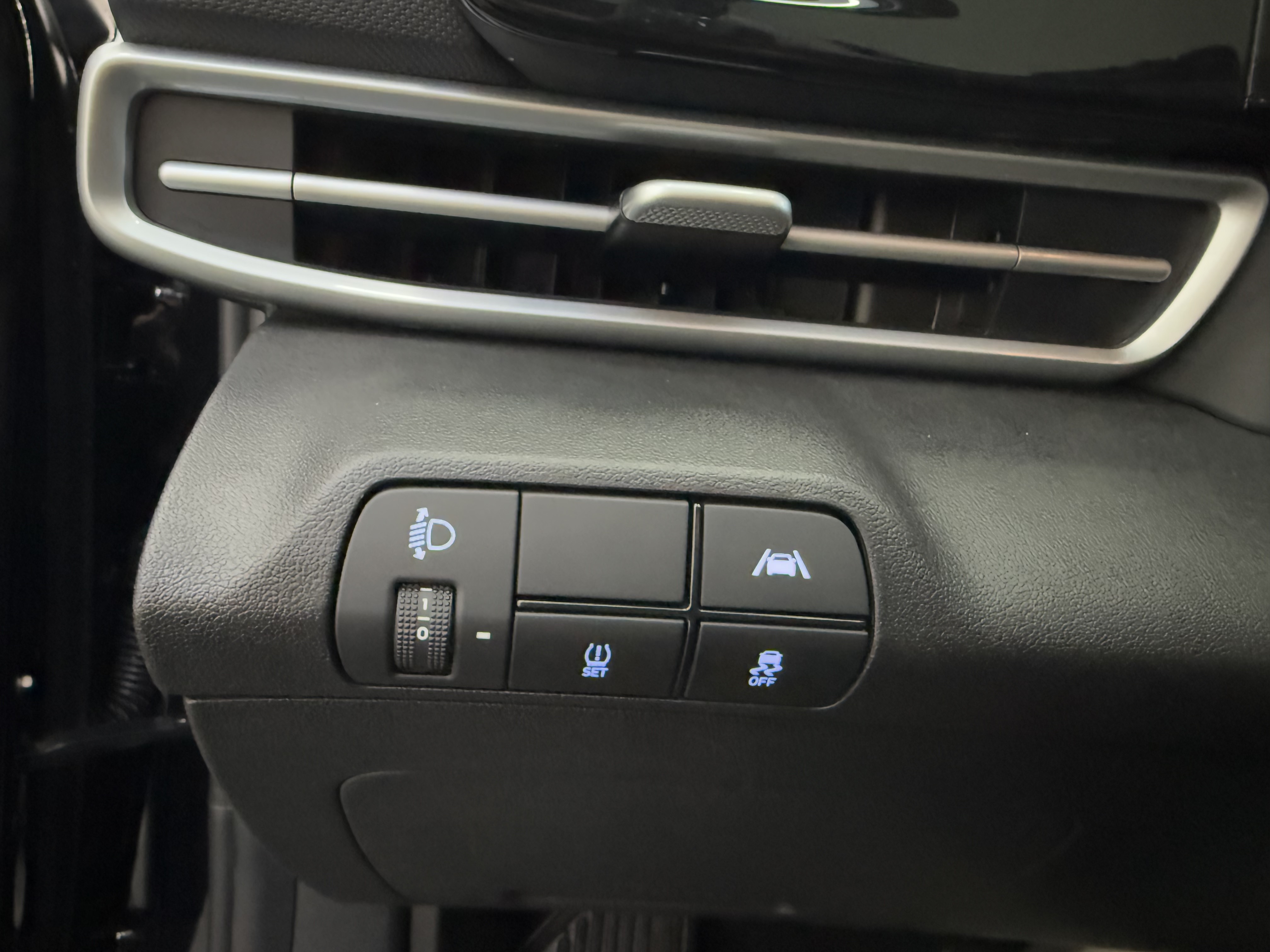 Hyundai Elantra 2023 car image #19