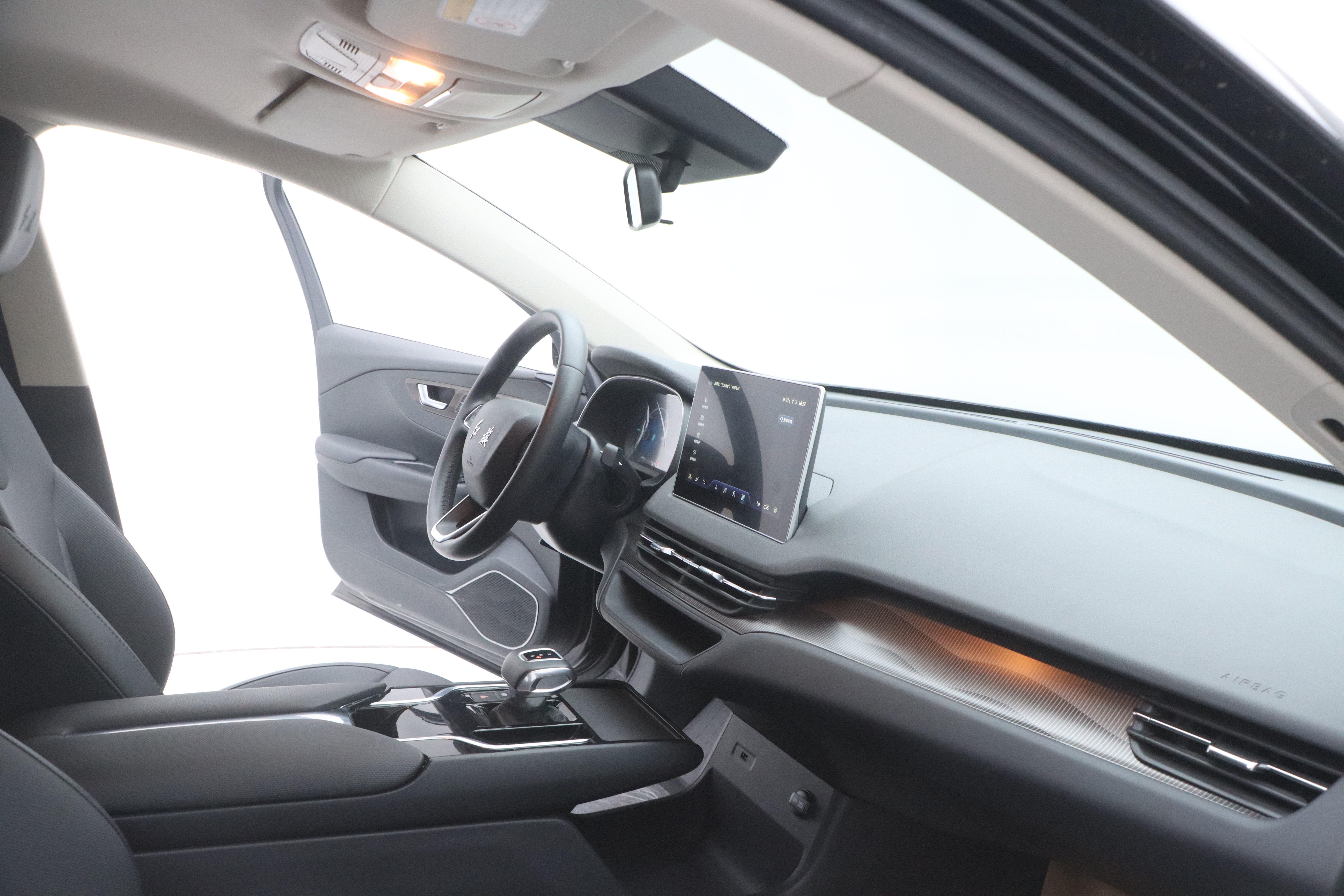 HongQi E-QM5 2022 car image #19