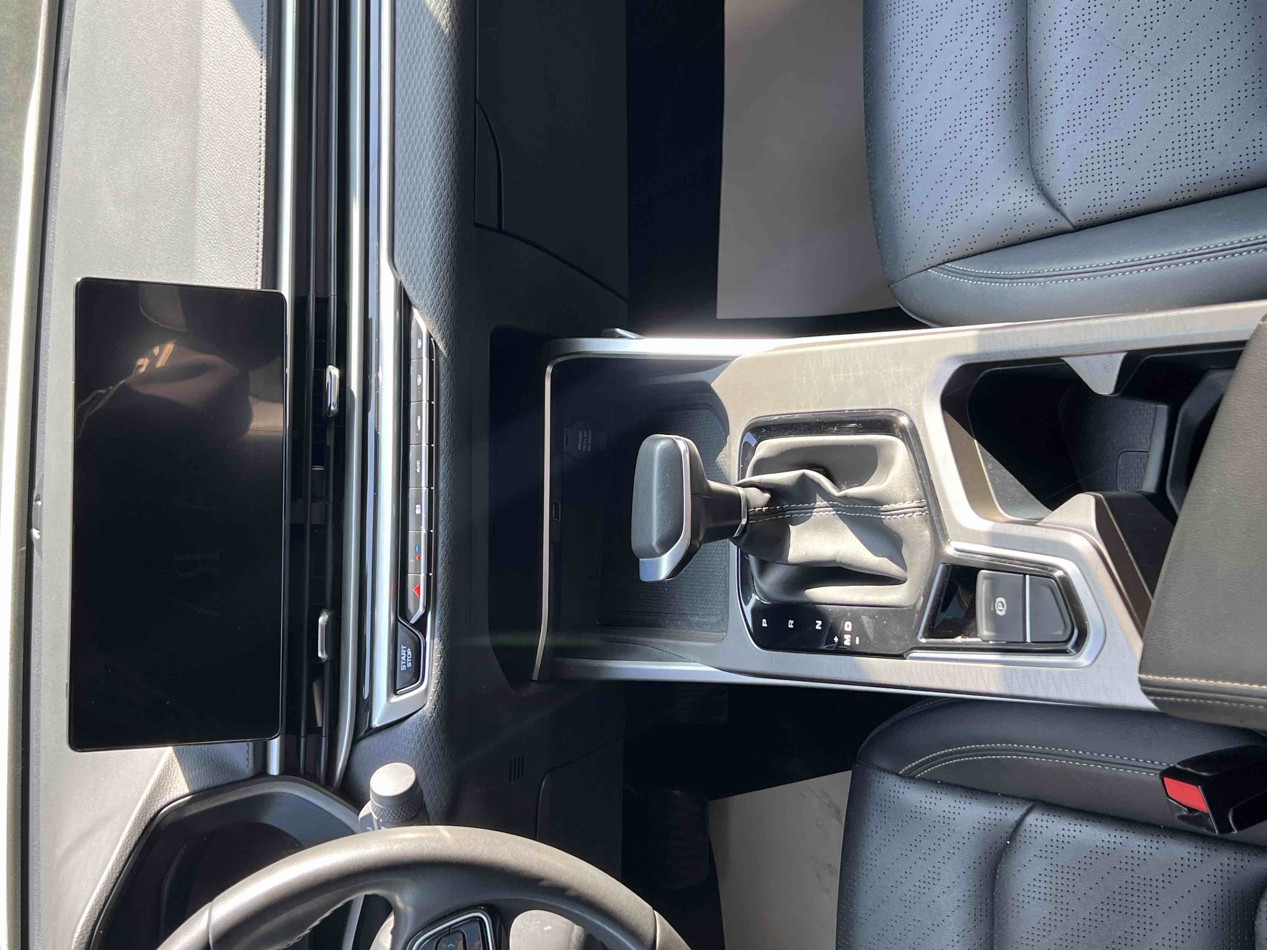 Emgrand 2023 car image #19